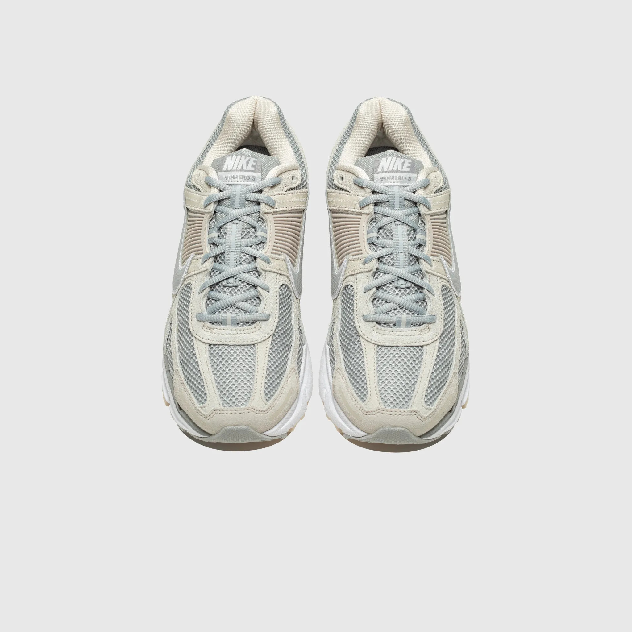 VOMERO 5 "LIGHT OREWOOD BROWN" Lace Closure Fitness Runner