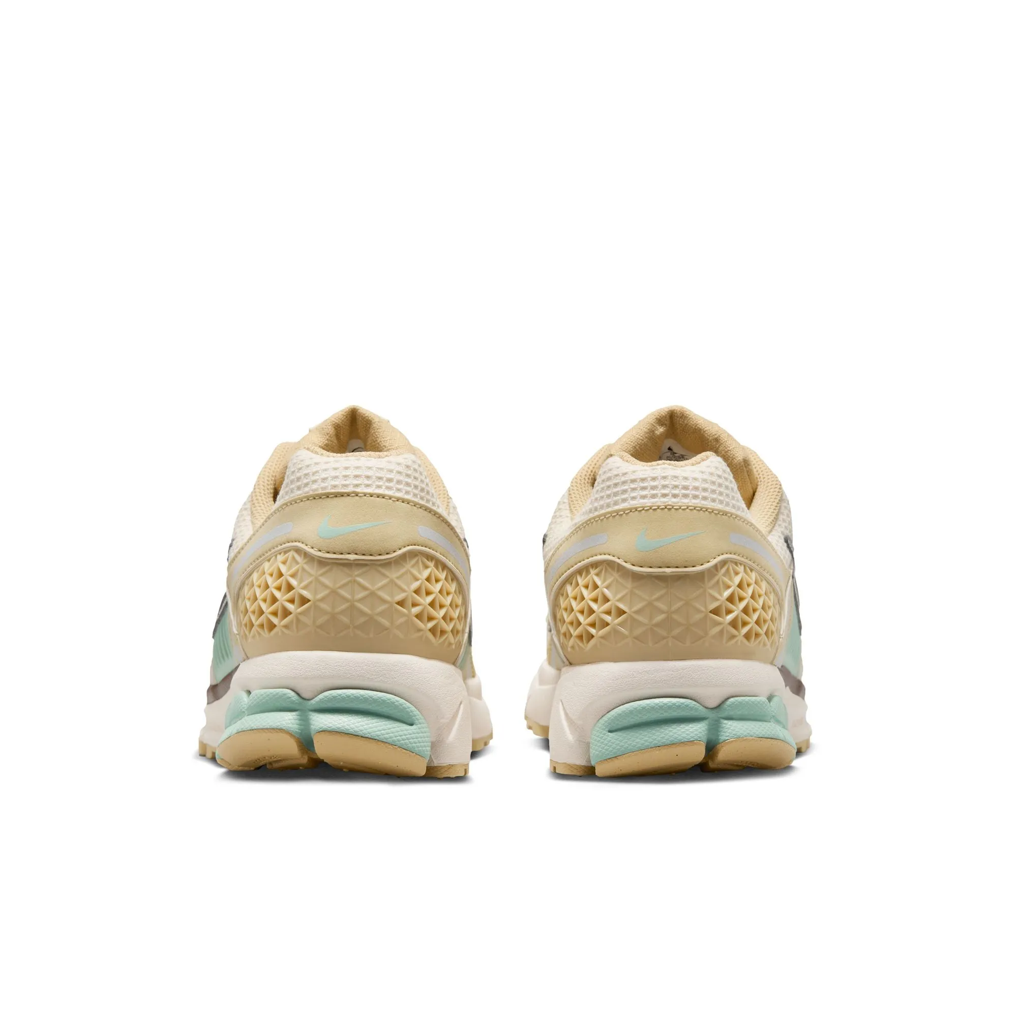 Comfort Stand Match All M Nike Zoom Vomero 5 SE IB2987-700