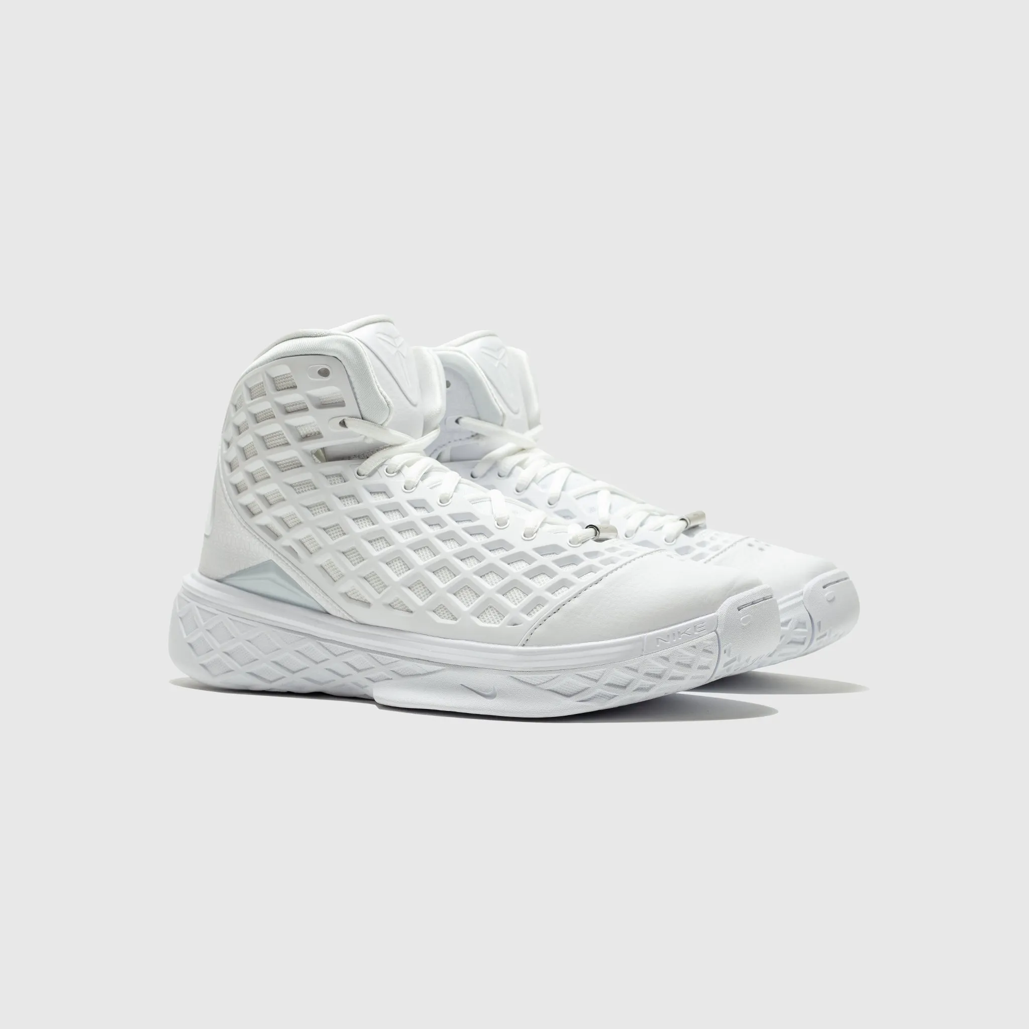 KOBE III PROTRO "HALO" Ventilated Collar Design