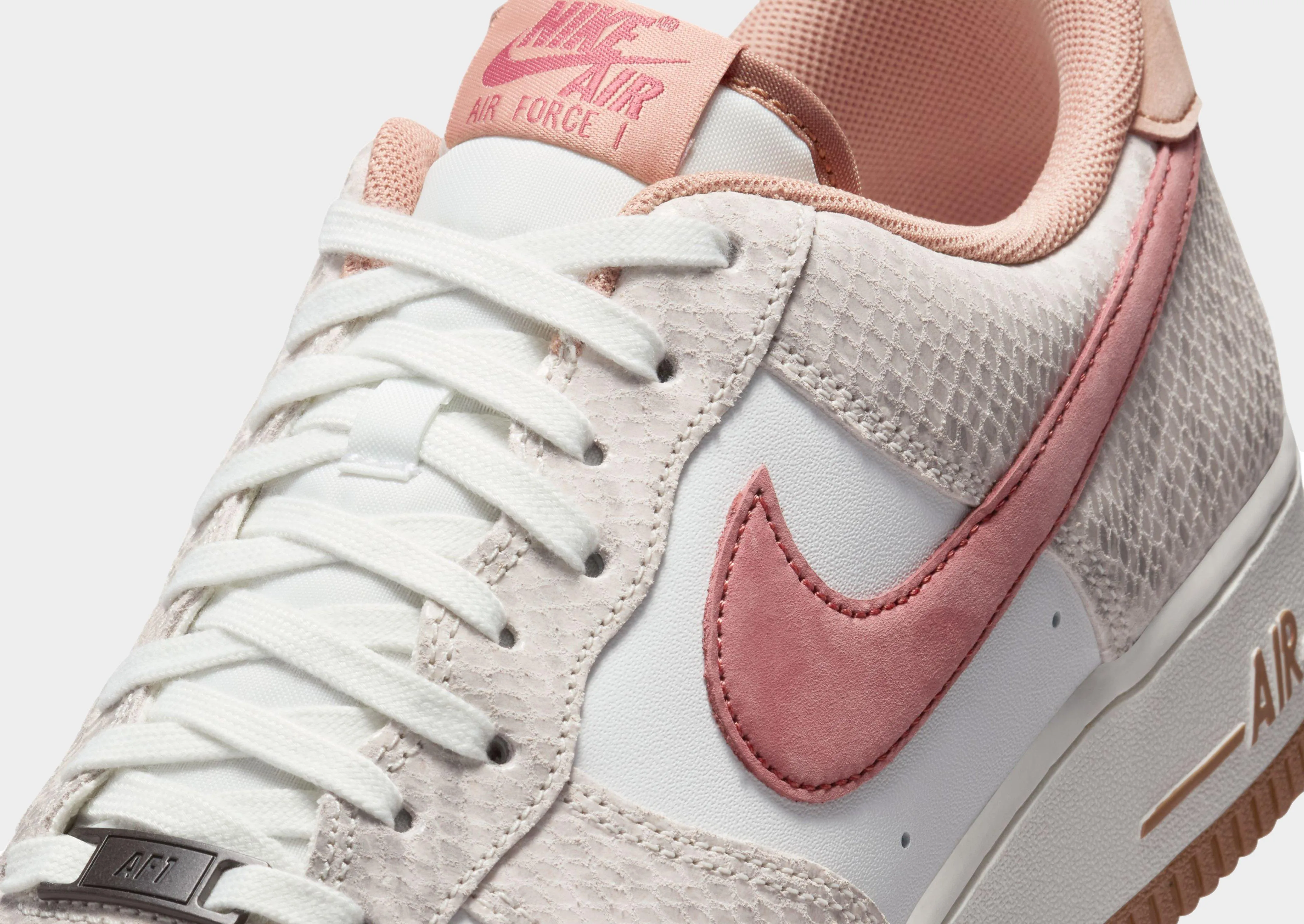 Air Force 1 '07 LV8 Light   Reflective Neutral Stance