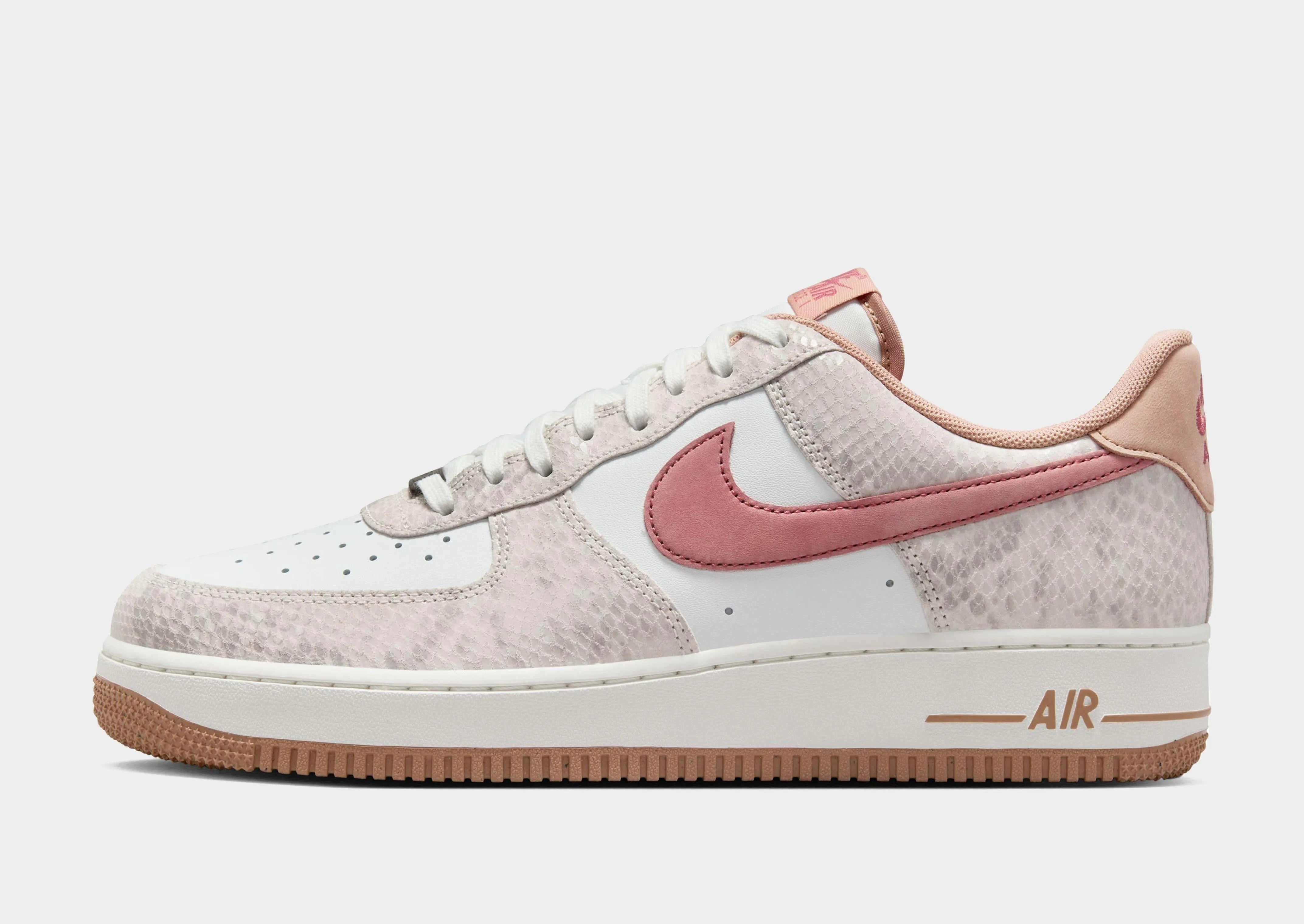 Air Force 1 '07 LV8 High-Impact Support Athletic Design