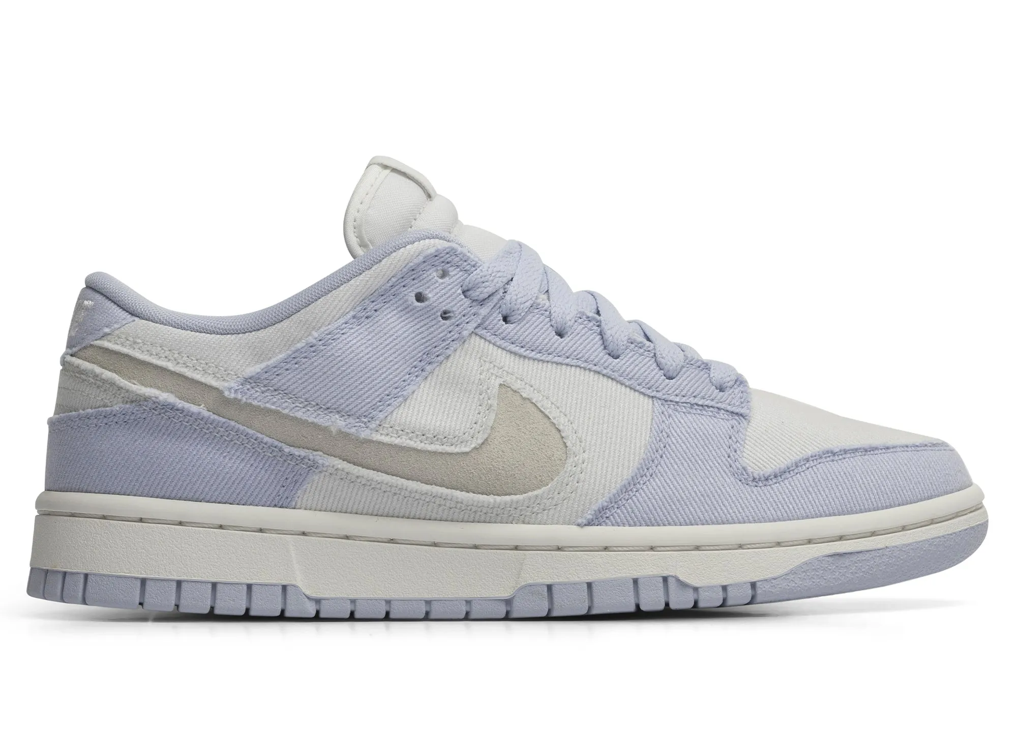 line Women's Nike Dunk Low
