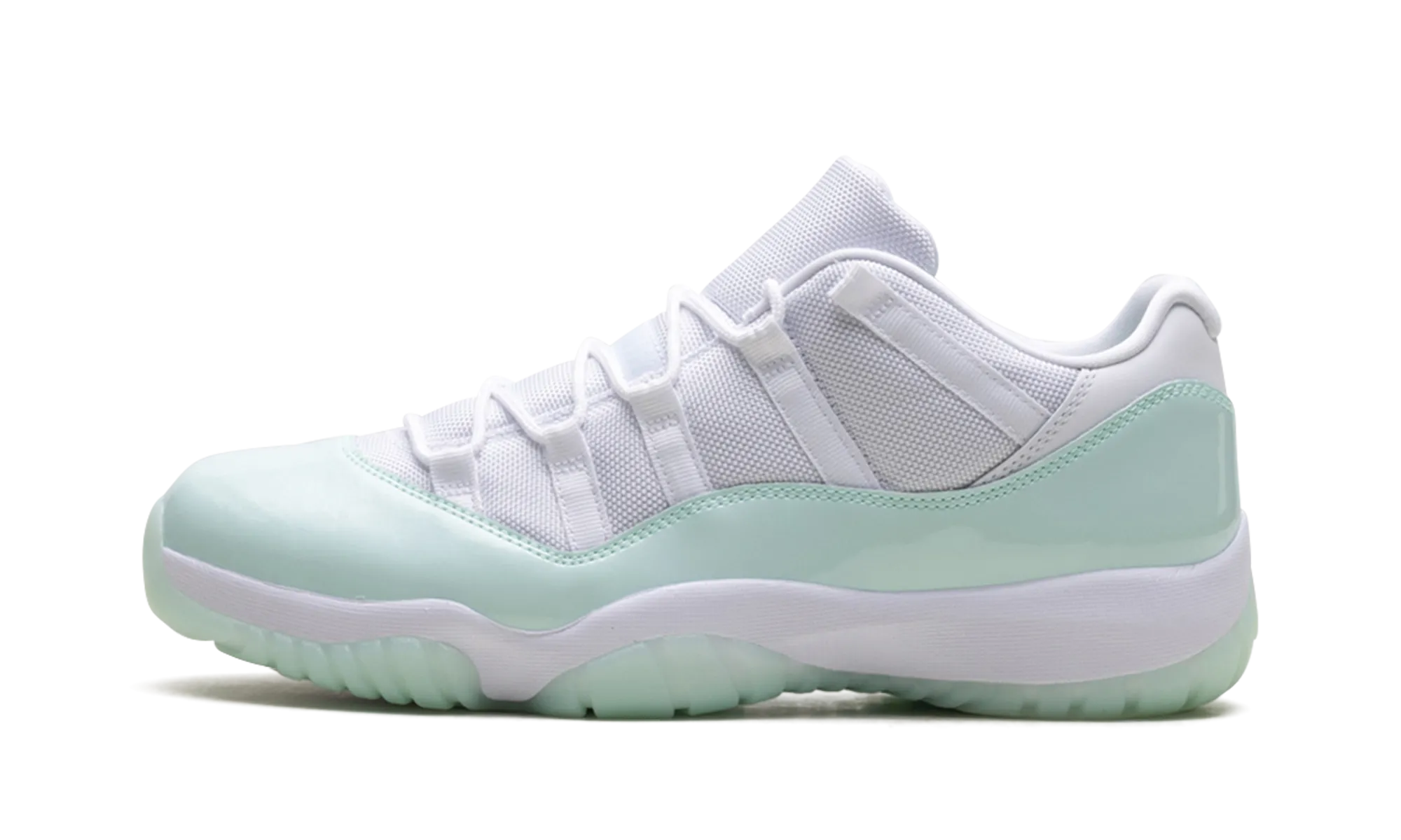Air Jordan 11 Low WMNS "Igloo" Traction Pod Configuration Torsional Rigidity Control