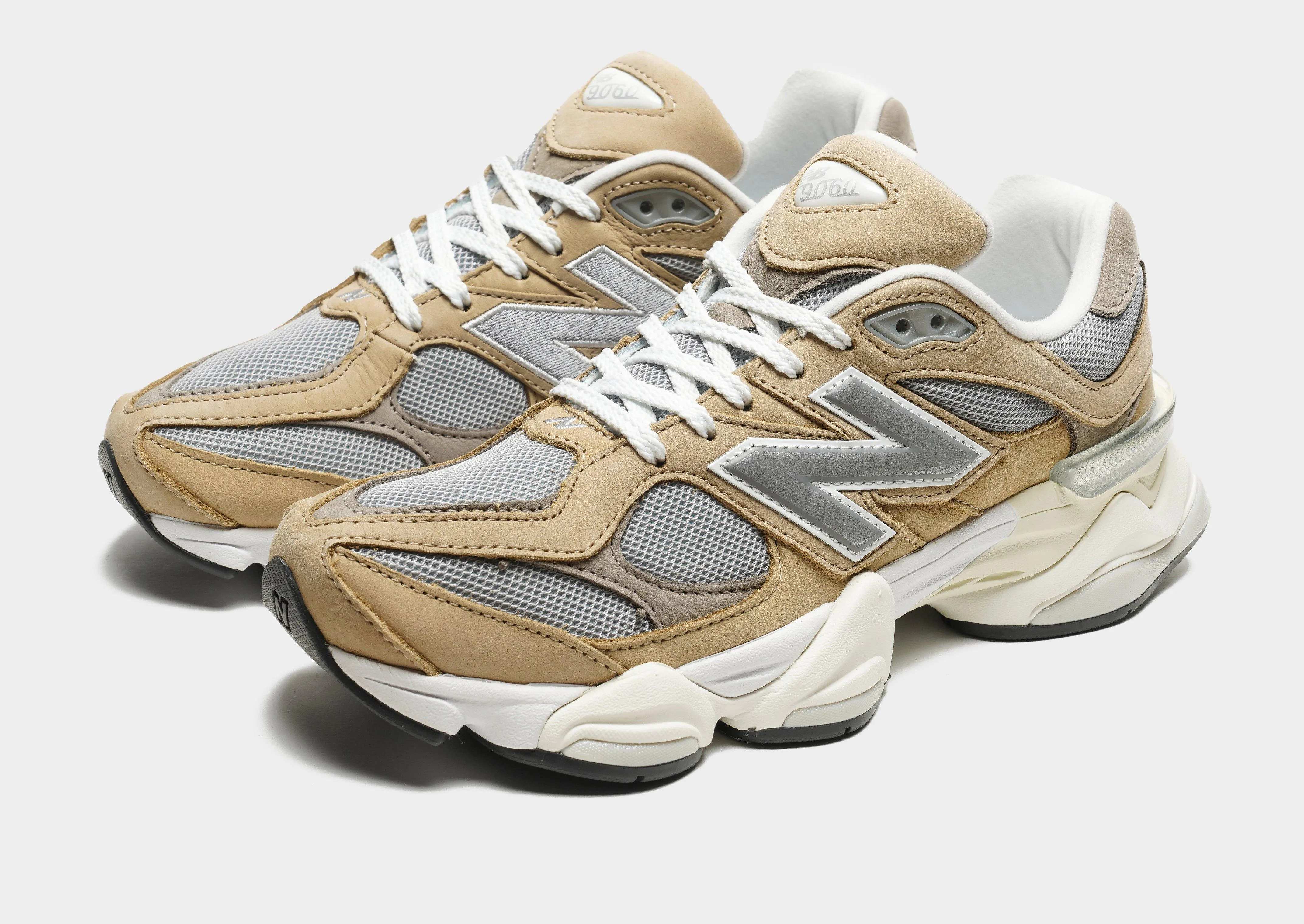 material - innovation running in a marsh area shoes 9060