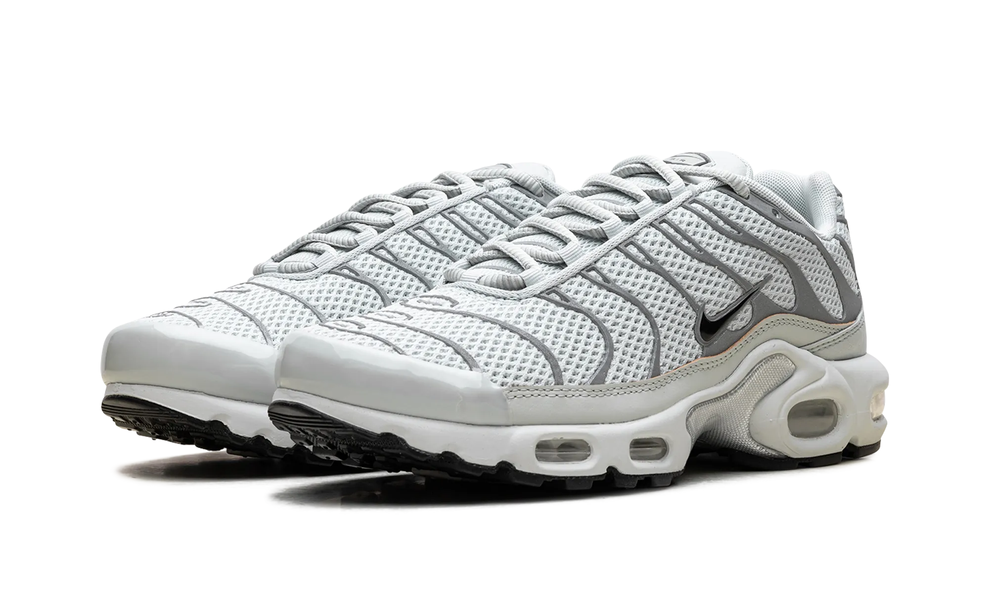 running on an outdoor track shoes Air Max Plus WMNS "Light Silver"