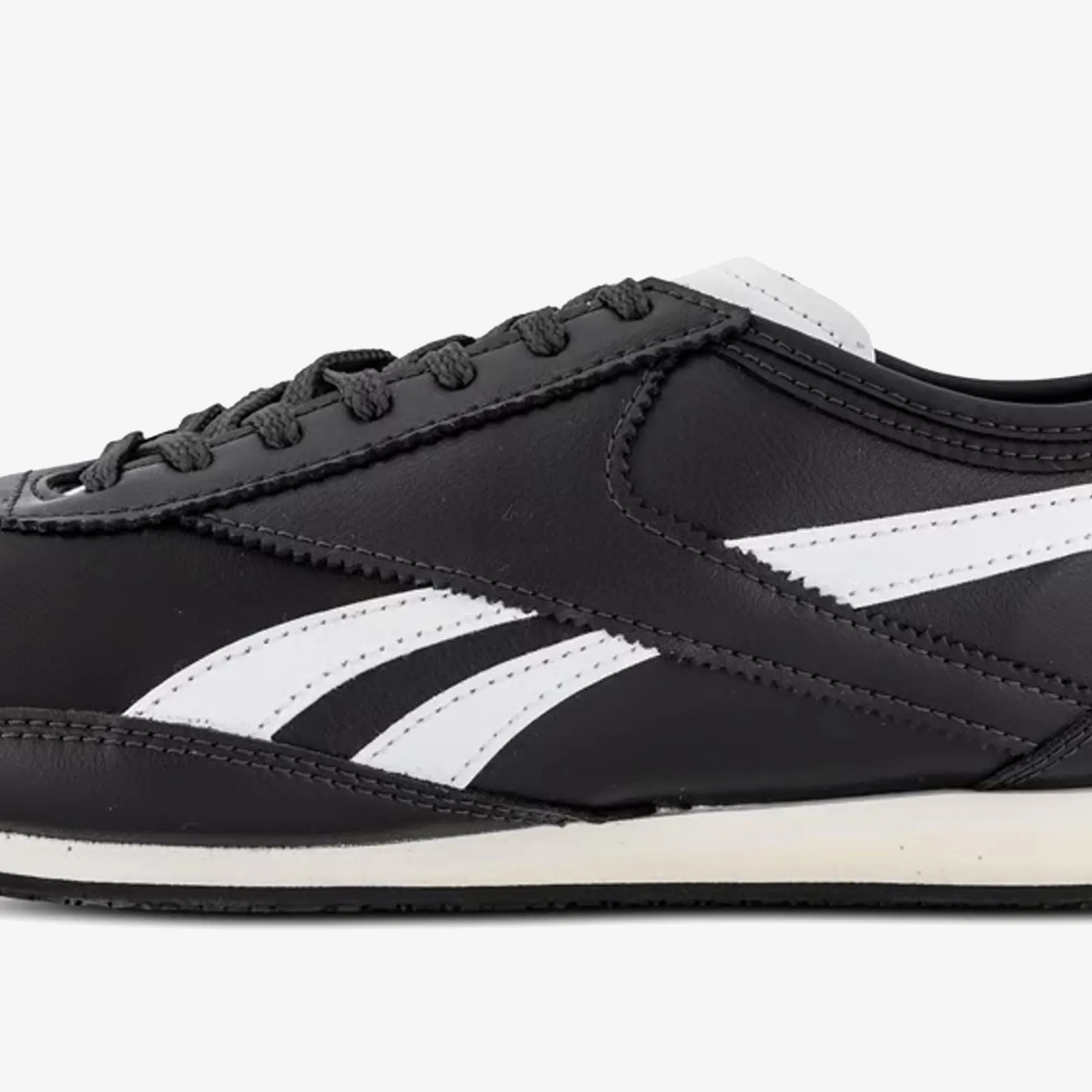 Reebok | R400 { WASHED BLACK/CHALK Trail Blazing running in famous tracks shoes