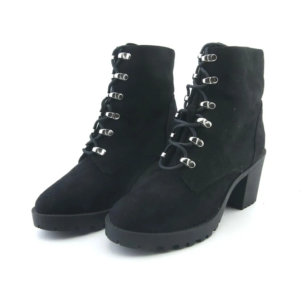 LILIANA . Street Style All Day Wear