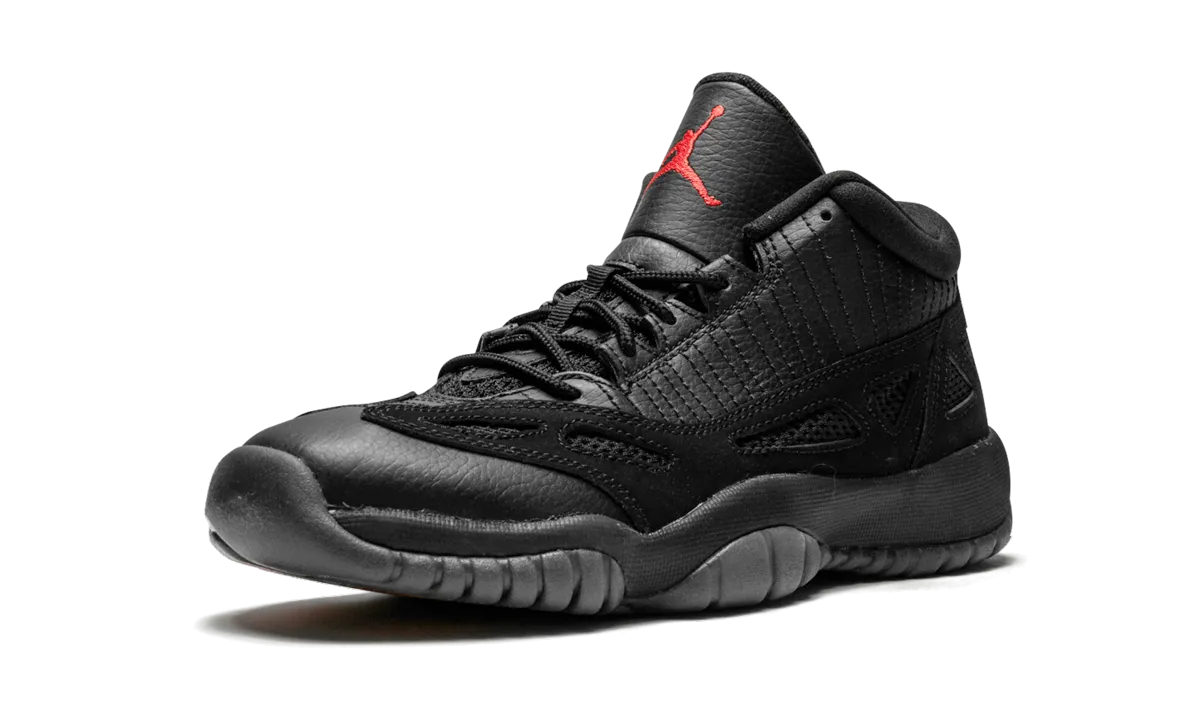 Comfort experience Air Jordan 11 Retro Low GS "Referee"