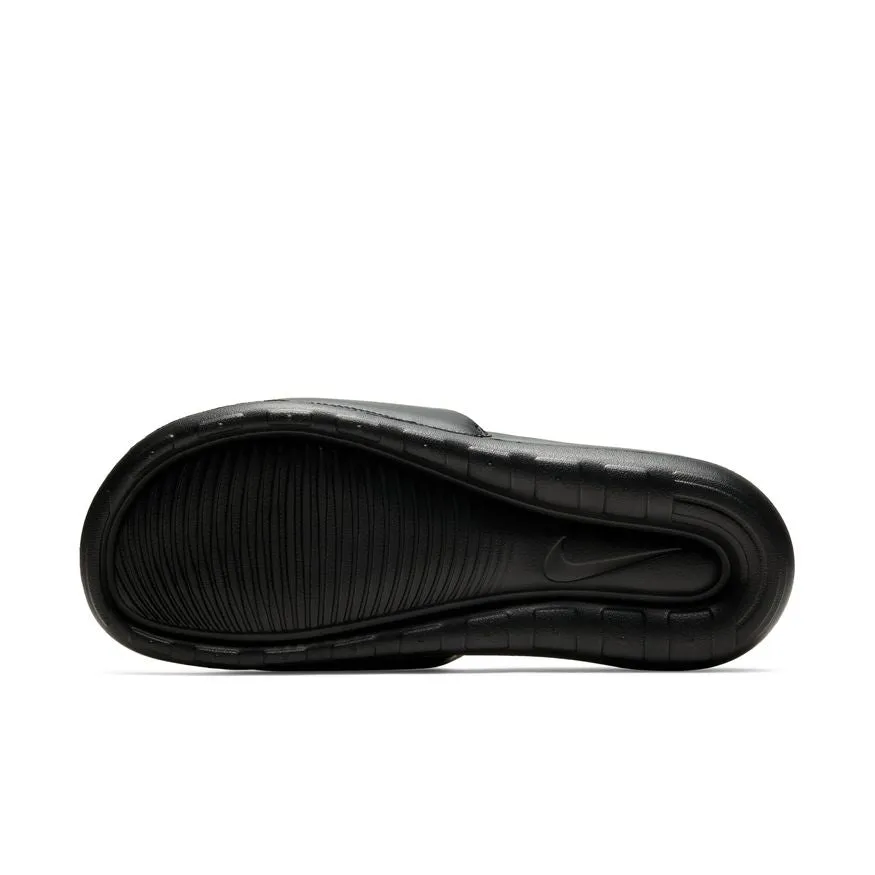 Play Mode Slim Form M Nike Victori One CN9675-003