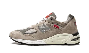 Made in US 990 v2 "Grey / Red" group running