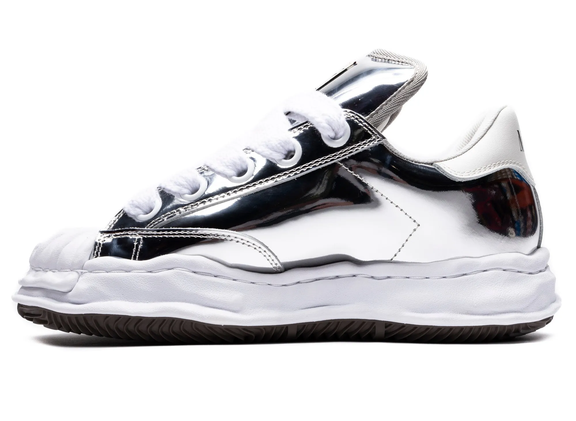 Global Fit Lightweight Form Casual Wear Maison Mihara Yasuhiro Blakey Low in Silver Metallic