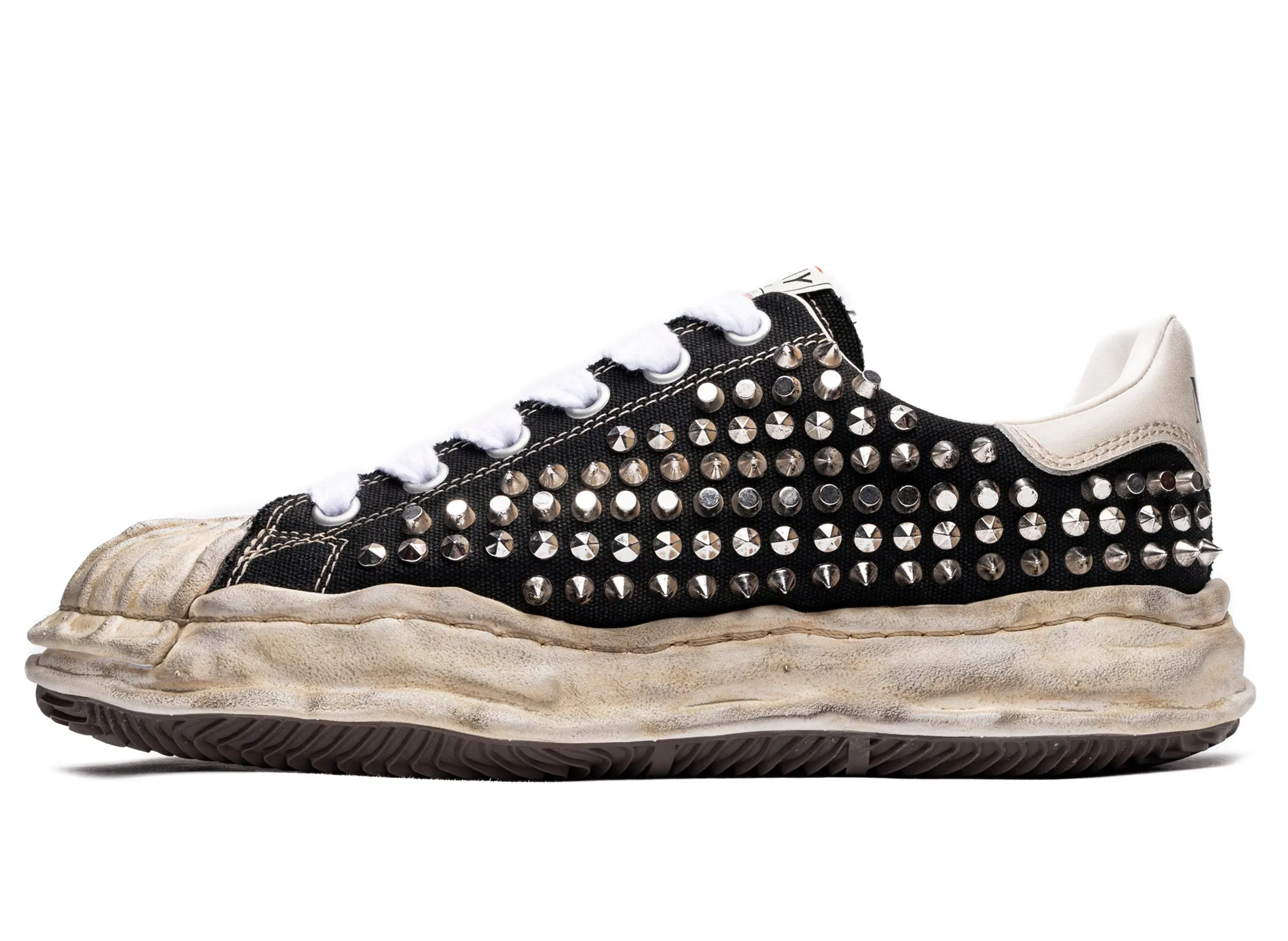 Trendy Maison Mihara Yasuhiro Spiked Blakey Low in Black/White