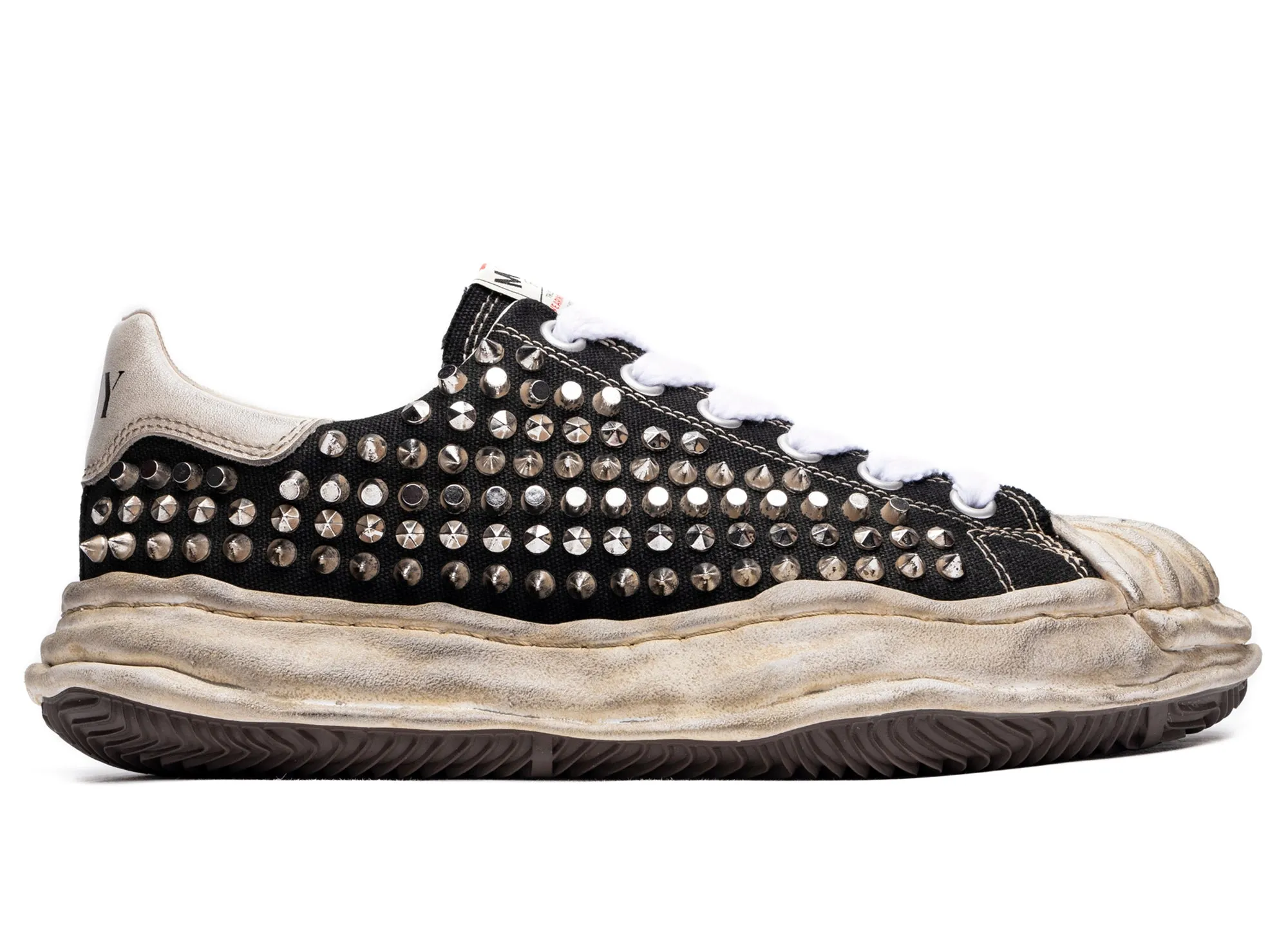photo shoot Maison Mihara Yasuhiro Spiked Blakey Low in Black/White