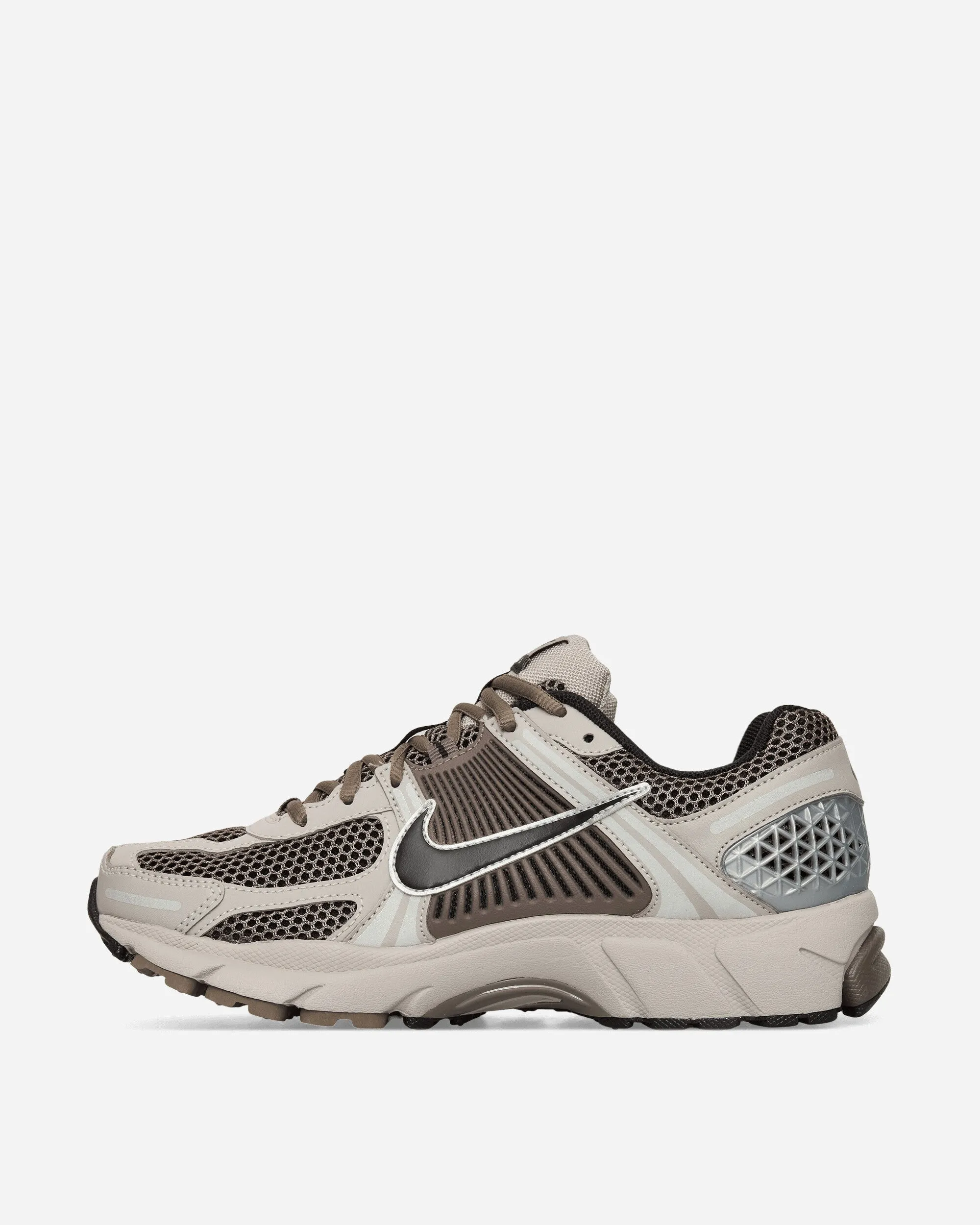 Zoom Vomero 5 Sneakers College Grey / Black / Cave Stone Waterproof Barrier Tech Easy Support