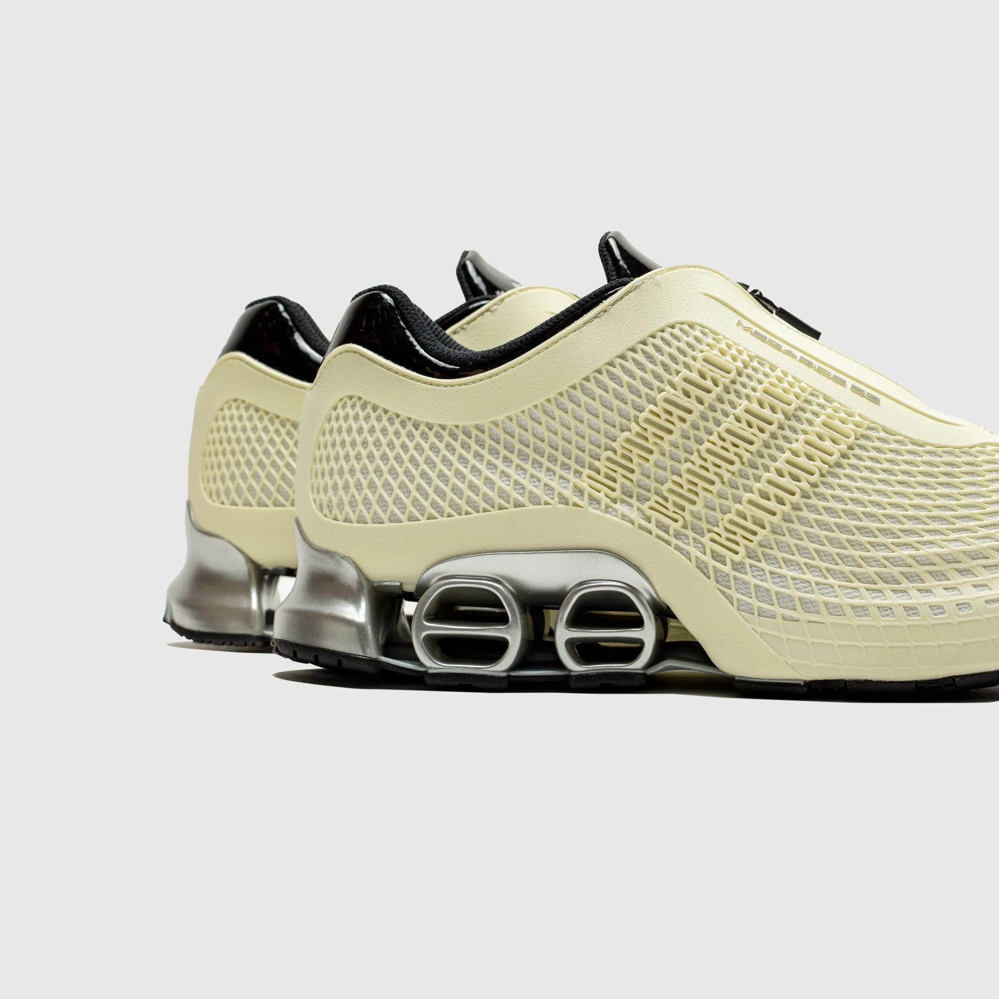 Wide Footbed Unbeatable Traction MEGARIDE S2 "IVORY"
