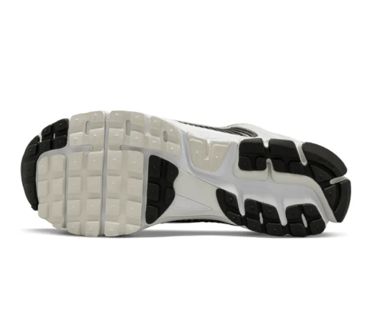 Men??s Nike Zoom Vomero 5 (White/Black-Platinum Tint) Quick Dry Liner