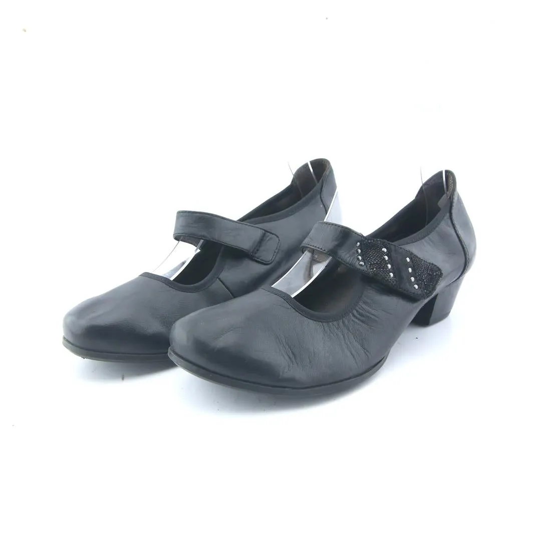 Iconic Form Classic Black CAPRICE GERDA