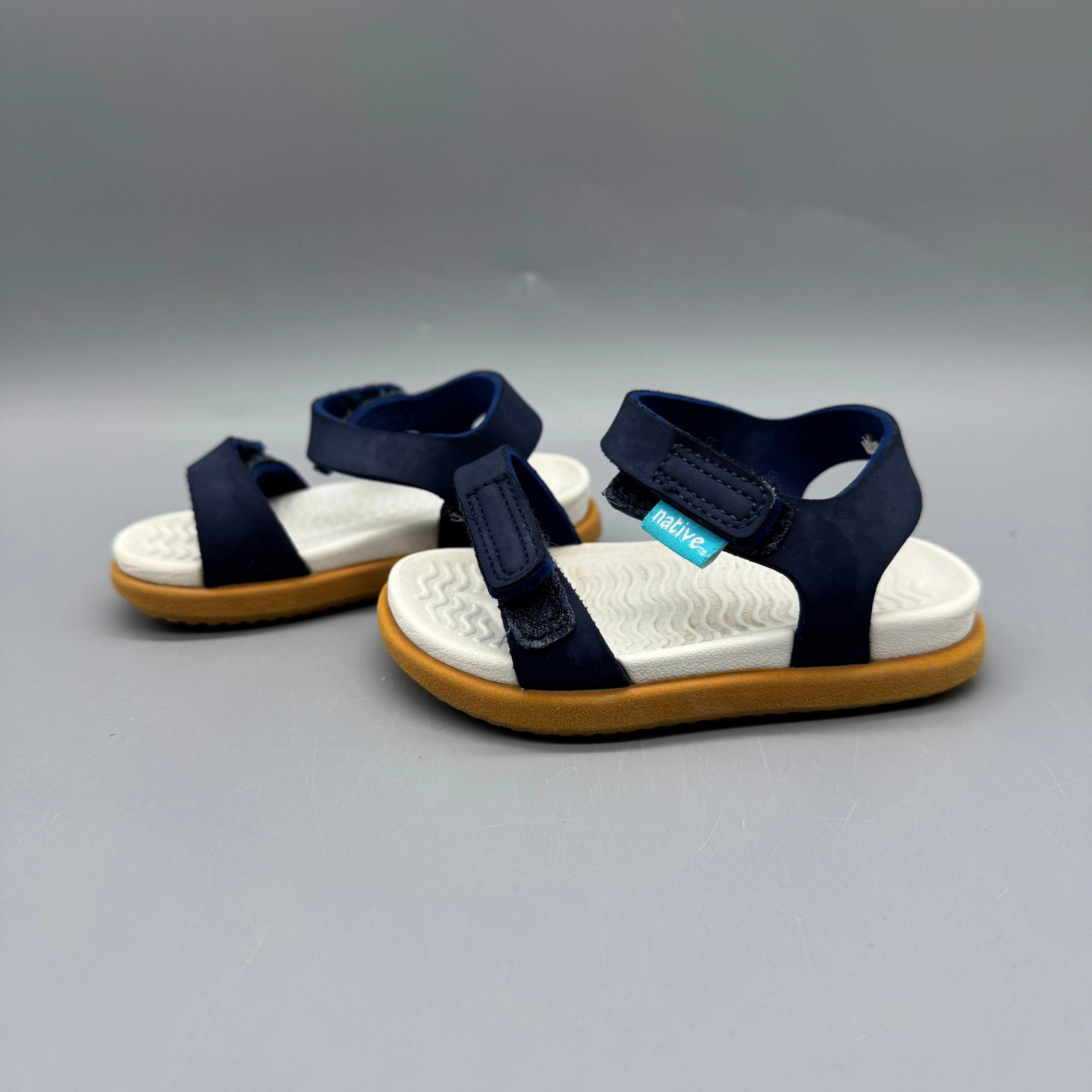 Sleek cushioning silhouette Native / Sandals / US5