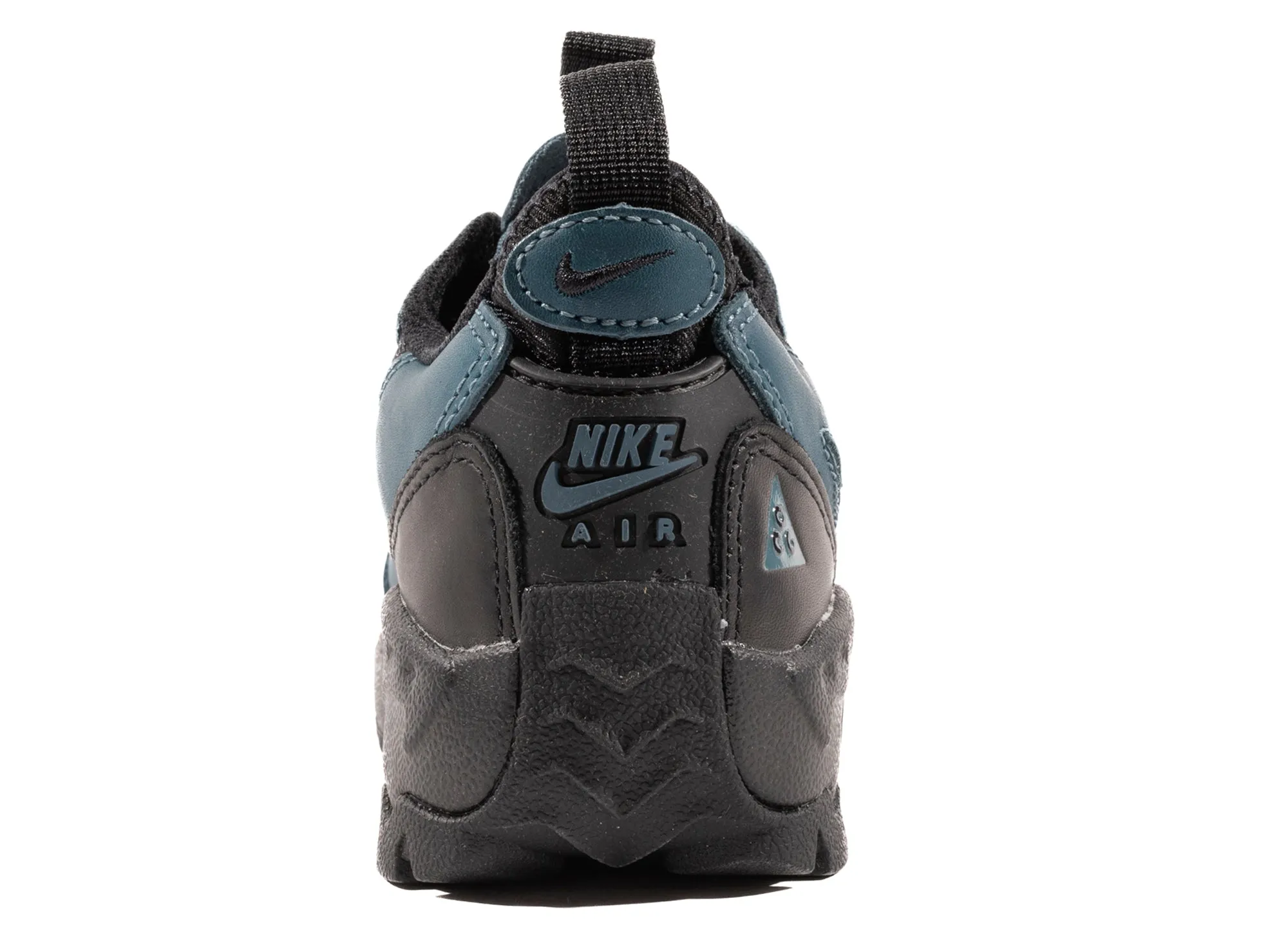 group walk Ultra Light Hiking Trails Nike ACG Air Mada