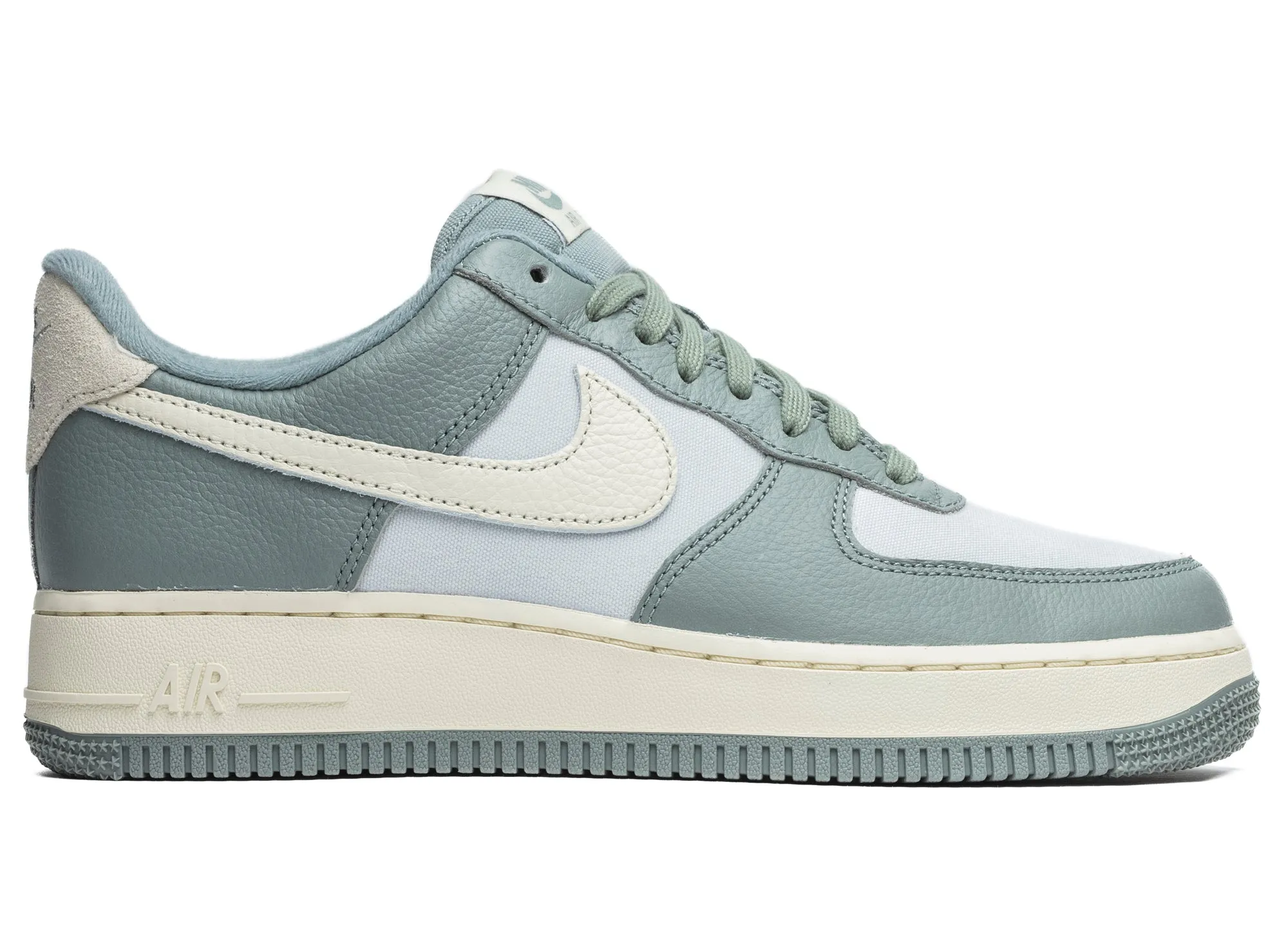 Love Glow Nike Air Force 1 '07 LX 'Mica Green'