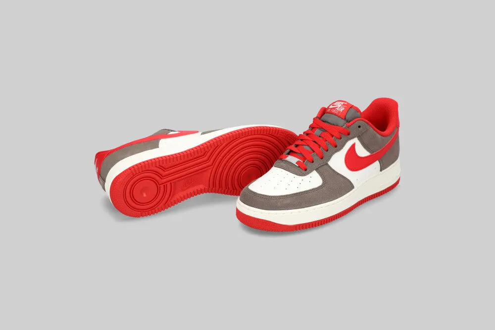 Nike Air Force 1 Low '07 LV8 'Cave Stone and University Red' Stand Long Quick Release