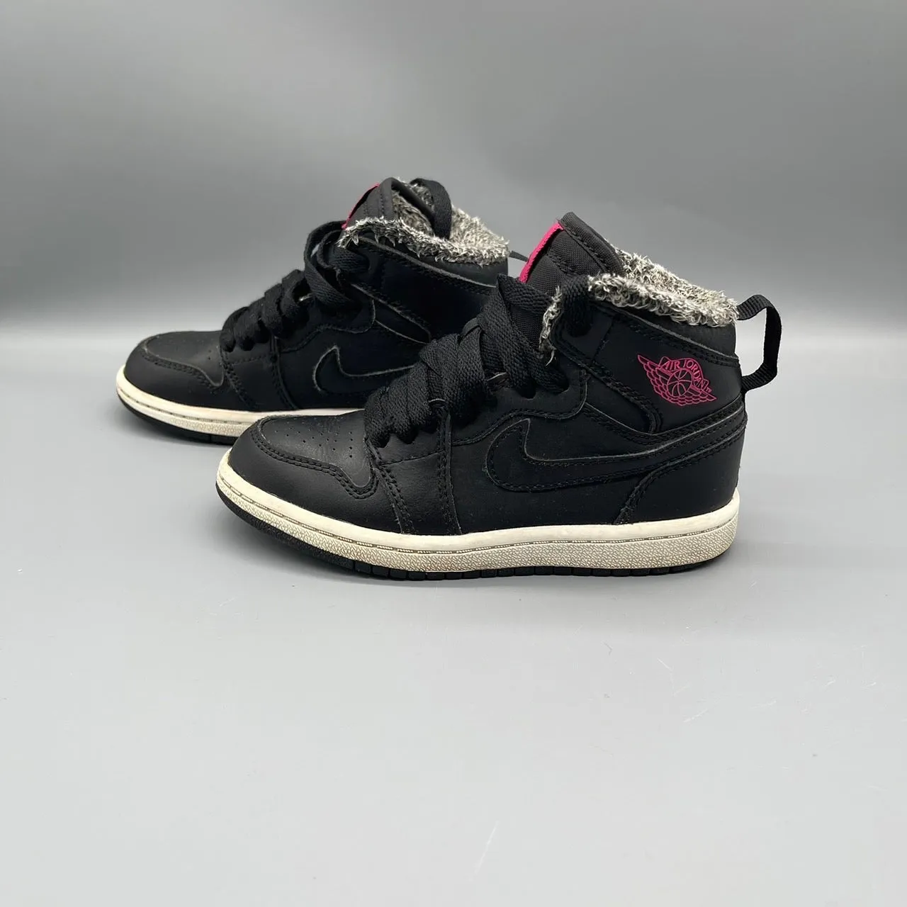 Nike / Air Jordan 1 Retro High 'Black Pink' / Runner / US11 beach lovers' flip - flops