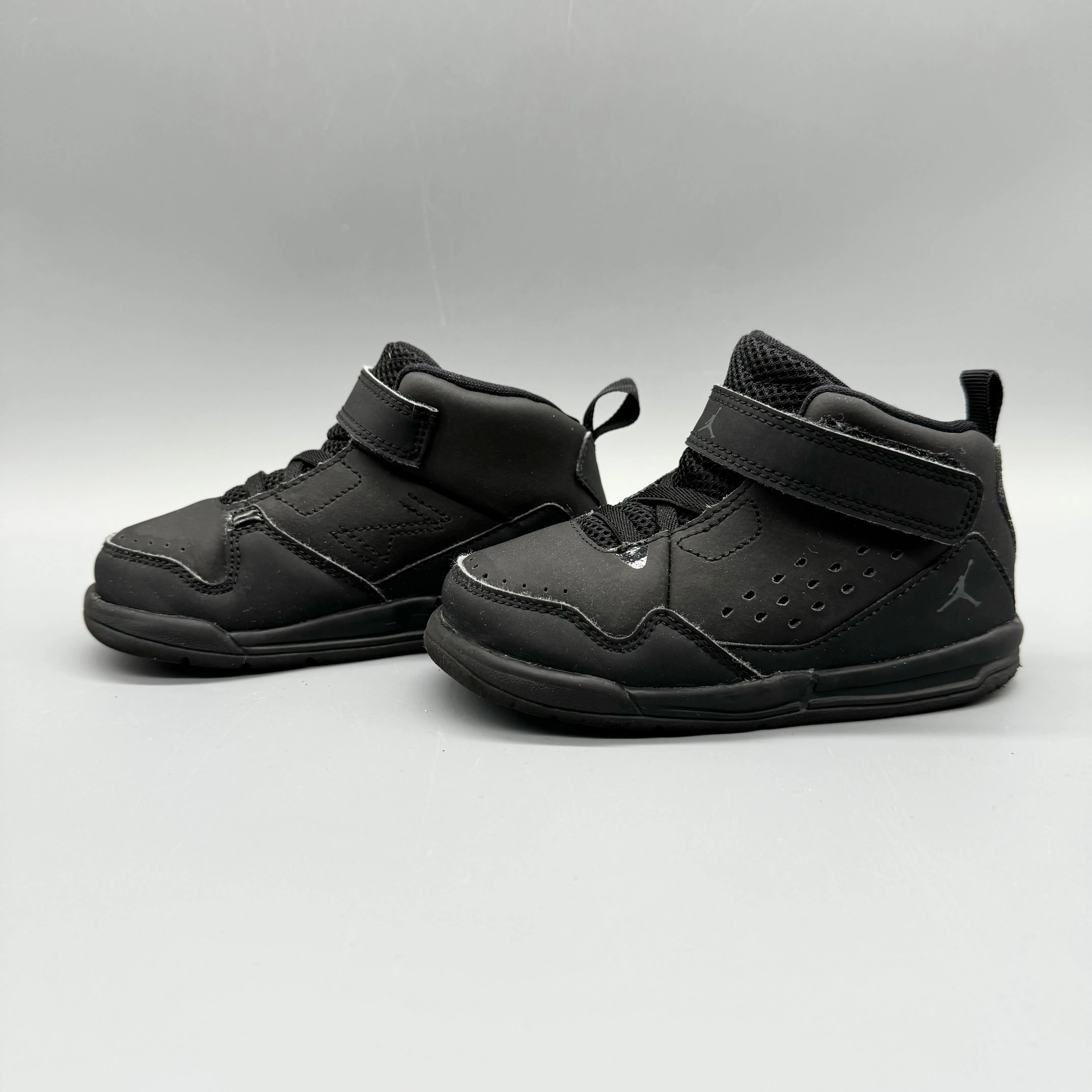 Nike / Air Jordan / Runner / US8 Sleek Wear necessary