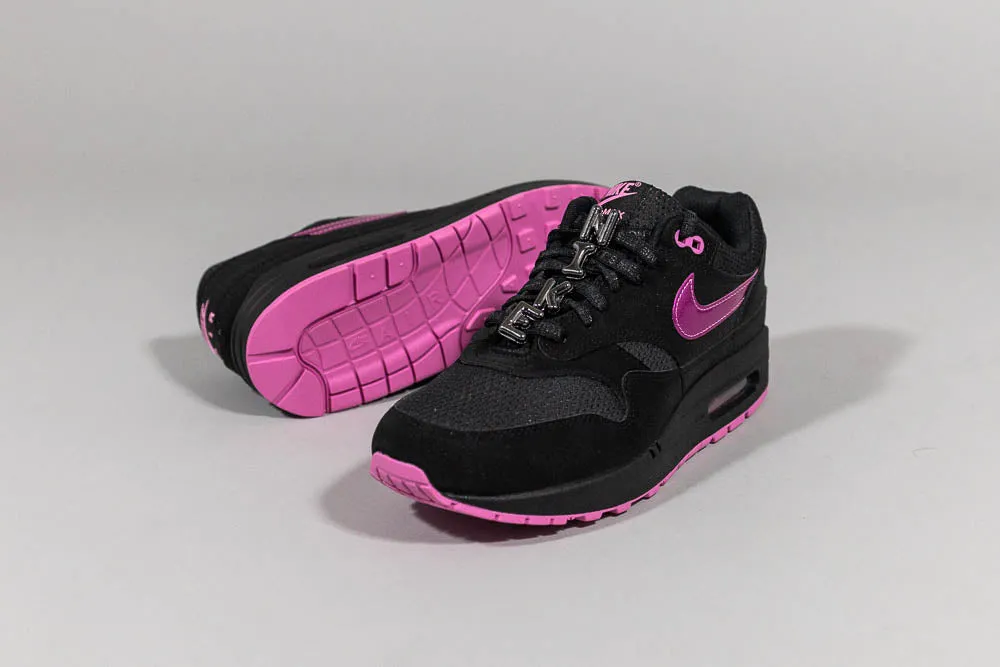 Nike Air Max 1 Premium 'Valentine's Day' running with a headlamp Bold Patterns