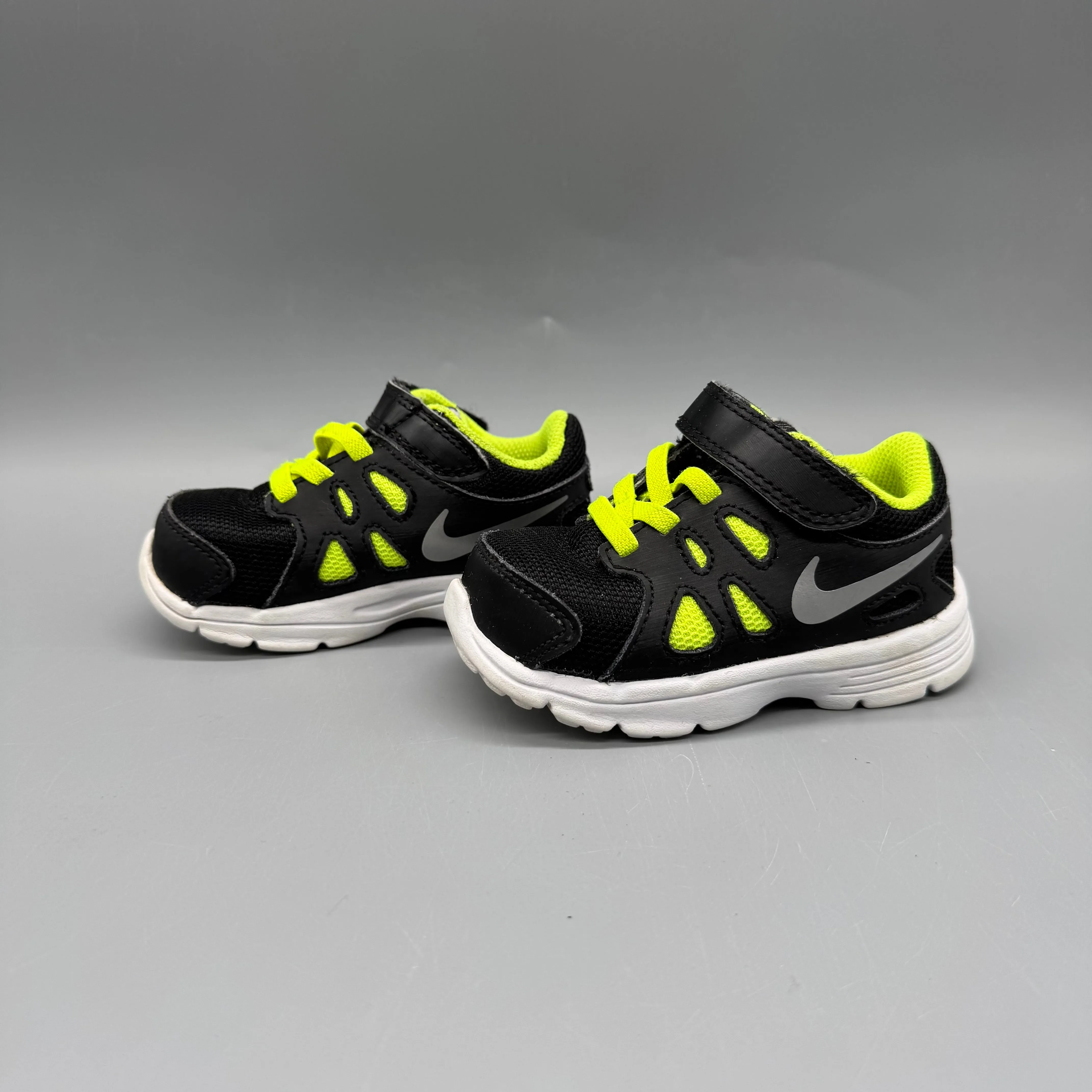 Nike / Running Shoes / US5 Agility school - related benefits