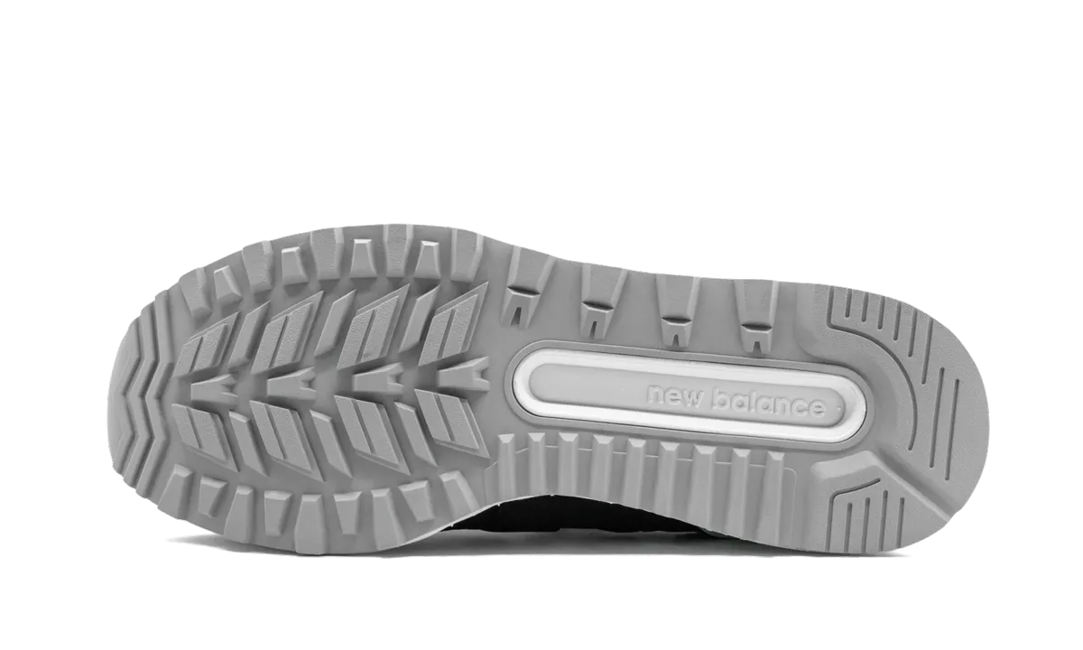 science - fiction - themed running wear logo - laced shoes MS574
