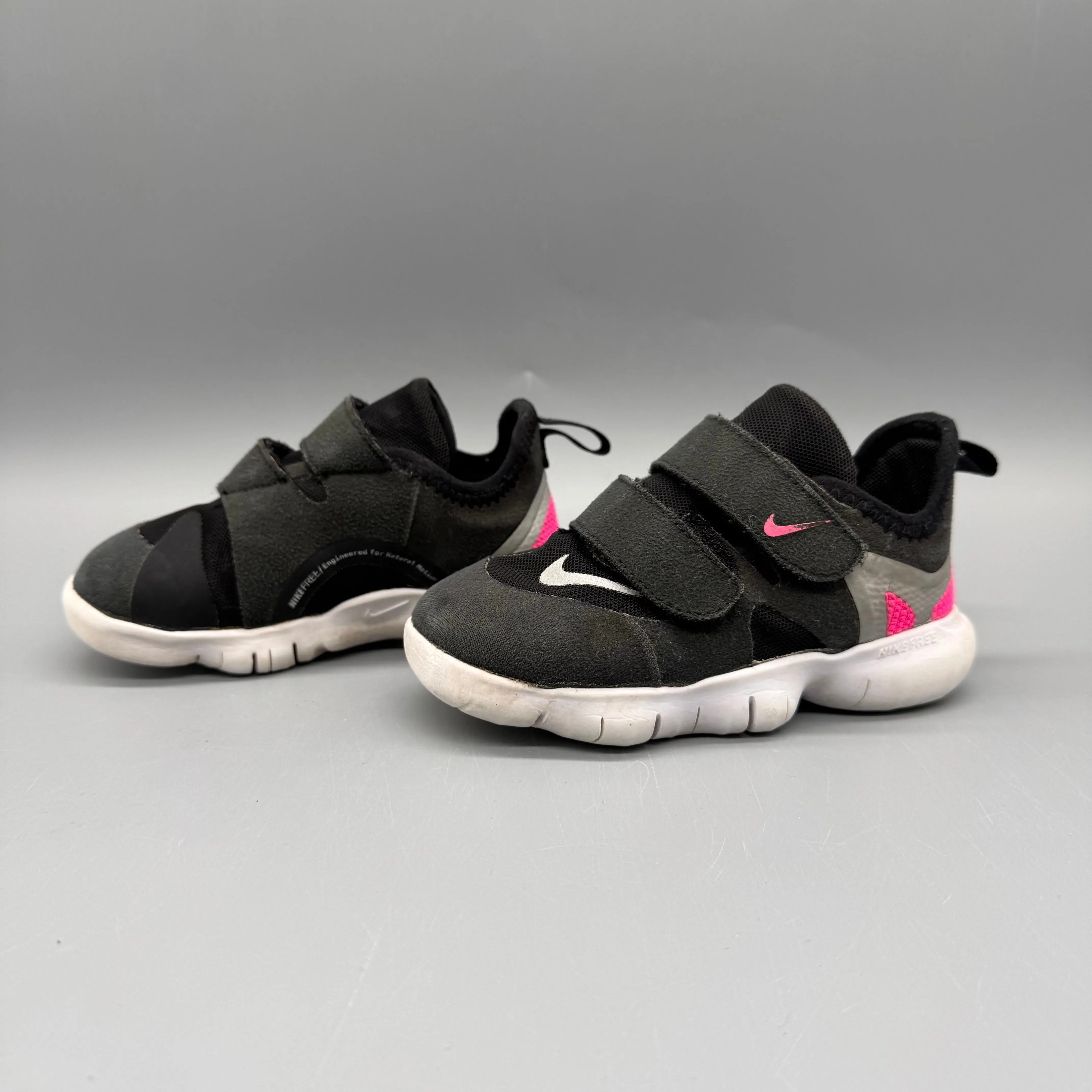 Nike / Running Shoes / US7 dancer - style Adaptive Fit