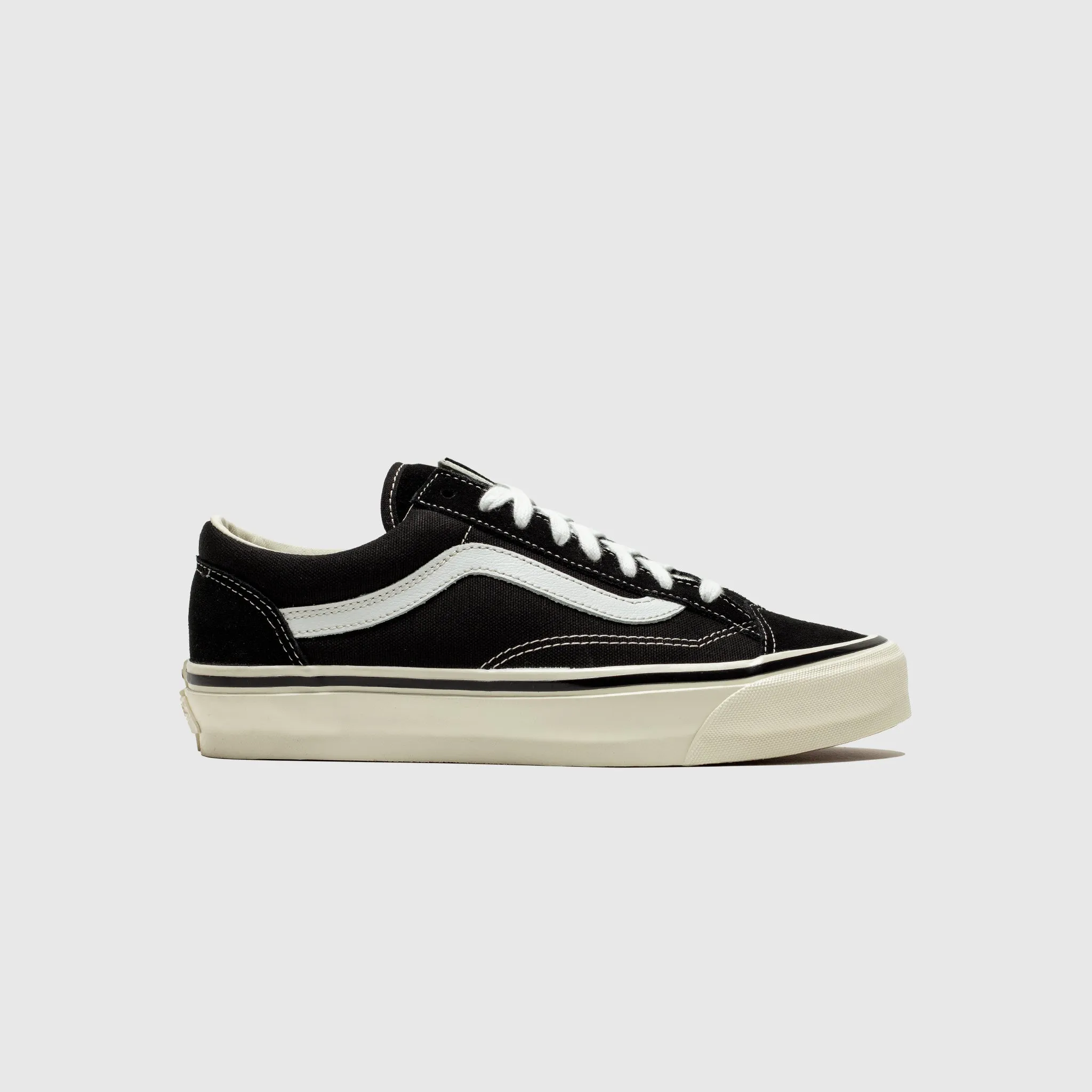 Perforated Airflow Zones Ankle Support Features OLD SKOOL 36 LX