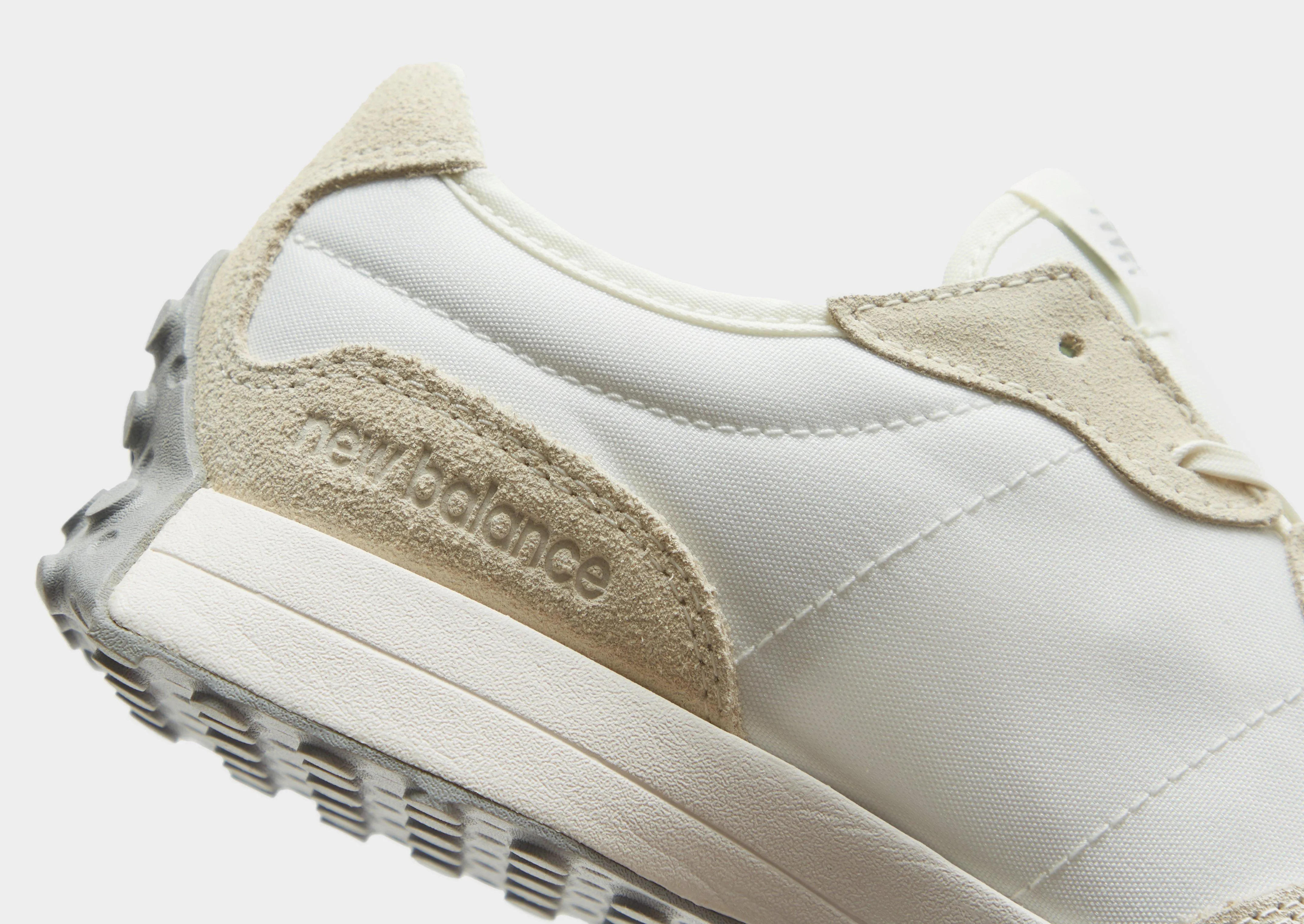 327 Junior's carbon - plate running shoes