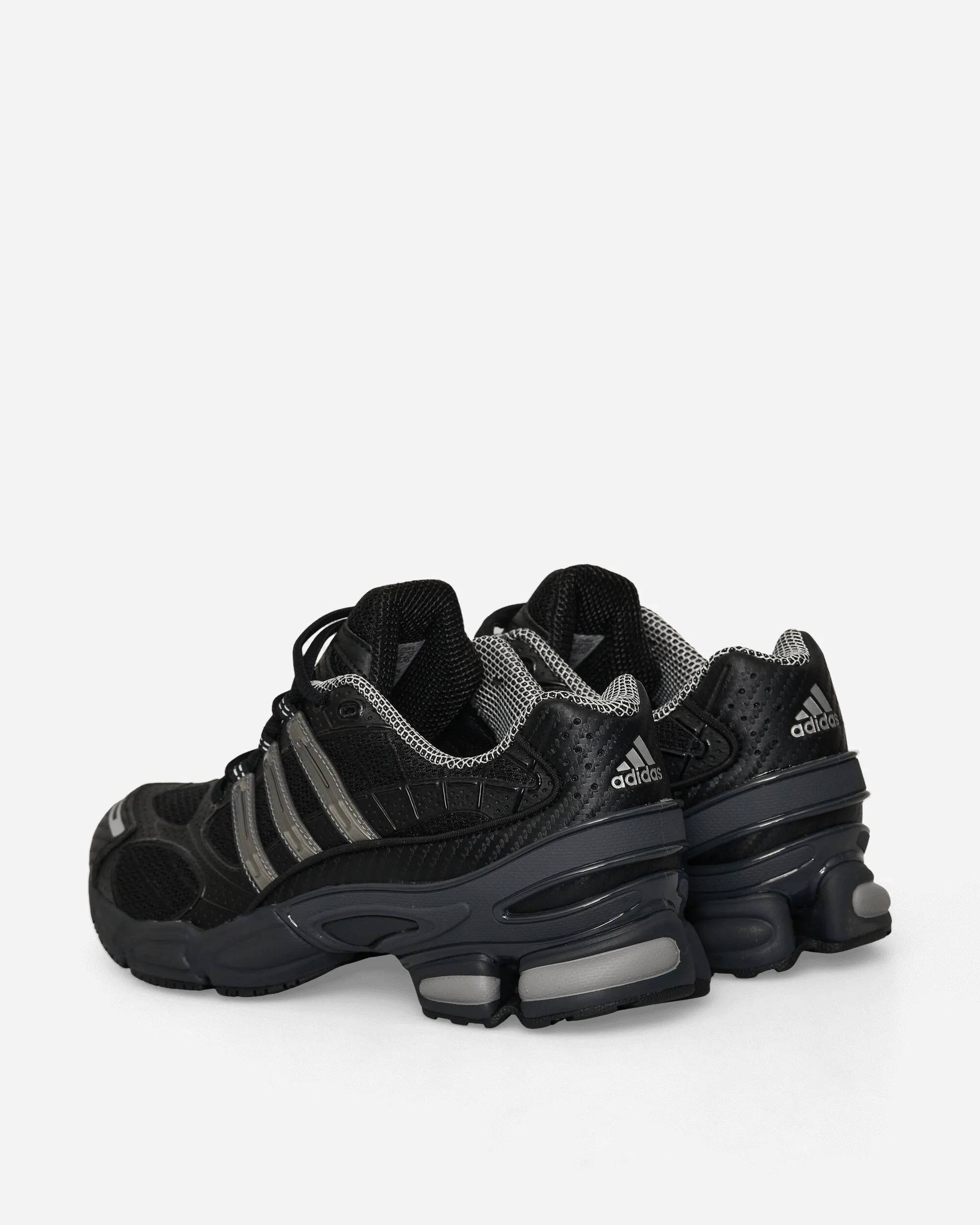 Long Lasting Support Ozweego Pro Sneakers Core Black / Iron Metallic / Grey Six