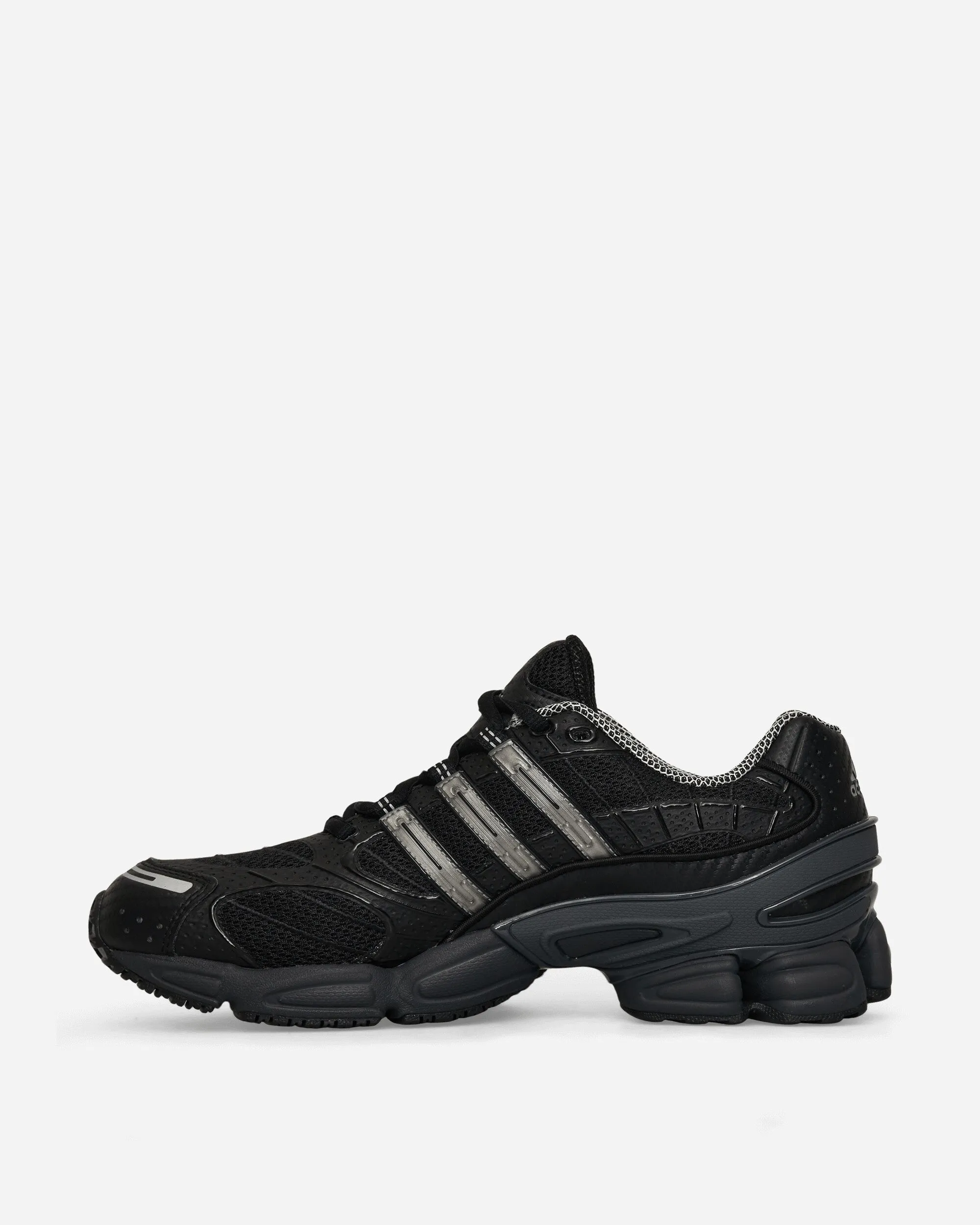 Ozweego Pro Sneakers Core Black / Iron Metallic / Grey Six Heat Sealed Layers