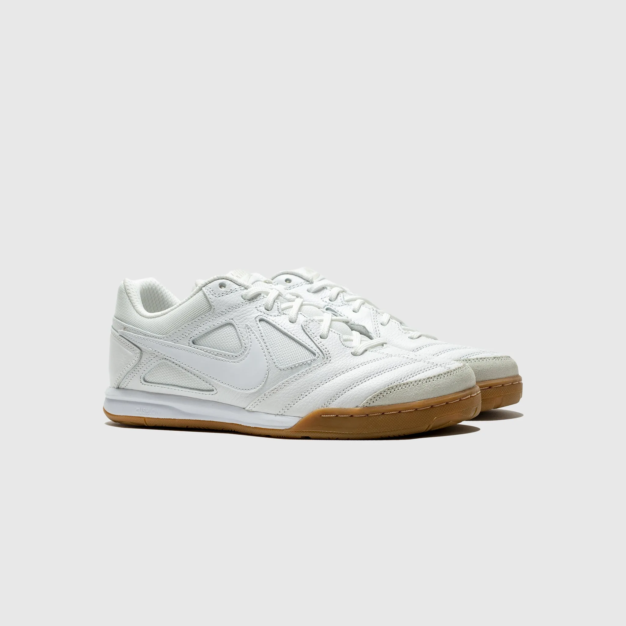 GATO "WHITE & GUM" Outfit Neutral