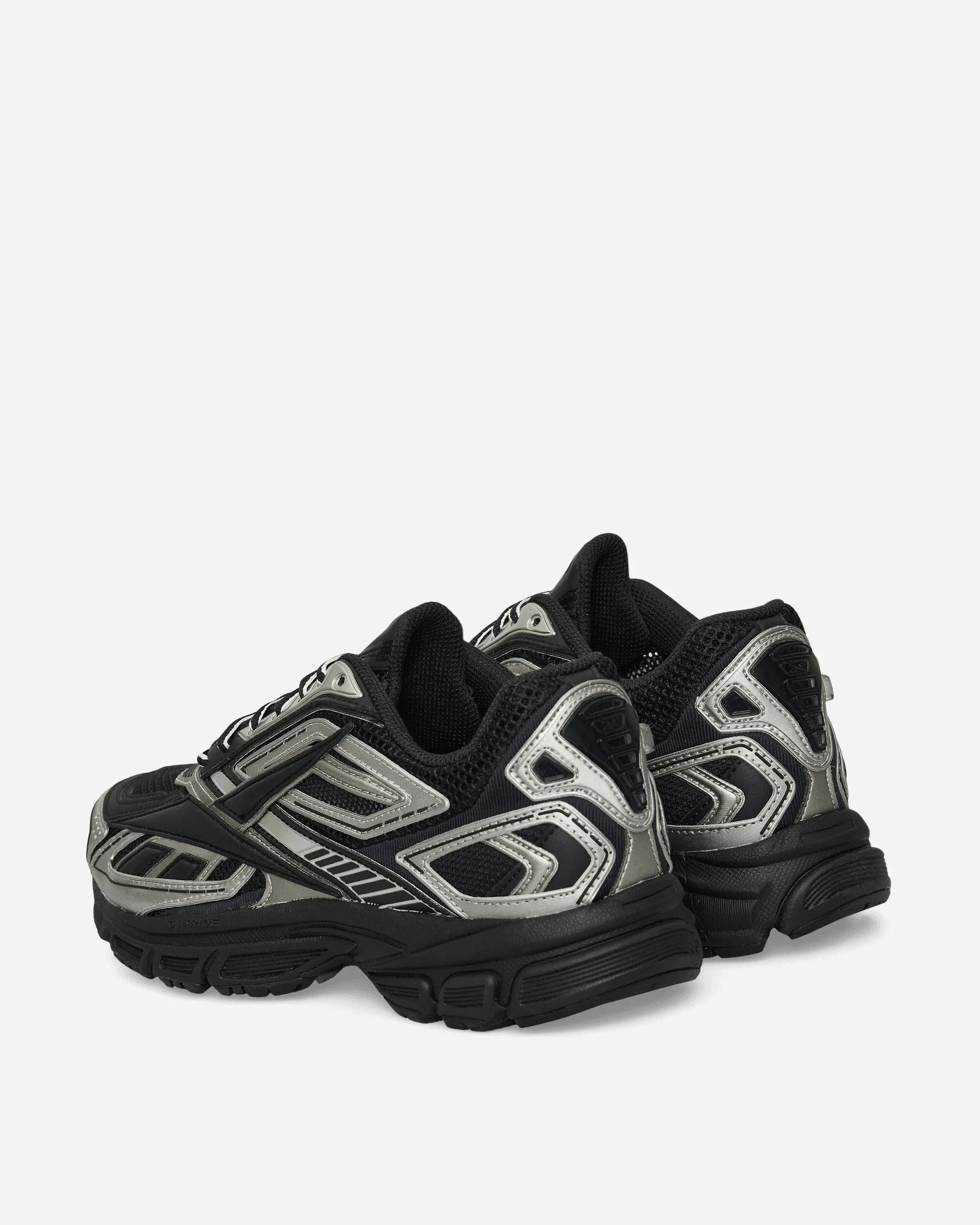Distinctive cushioning Padded cushioning Premier Road Ultra Sneakers Black Metal
