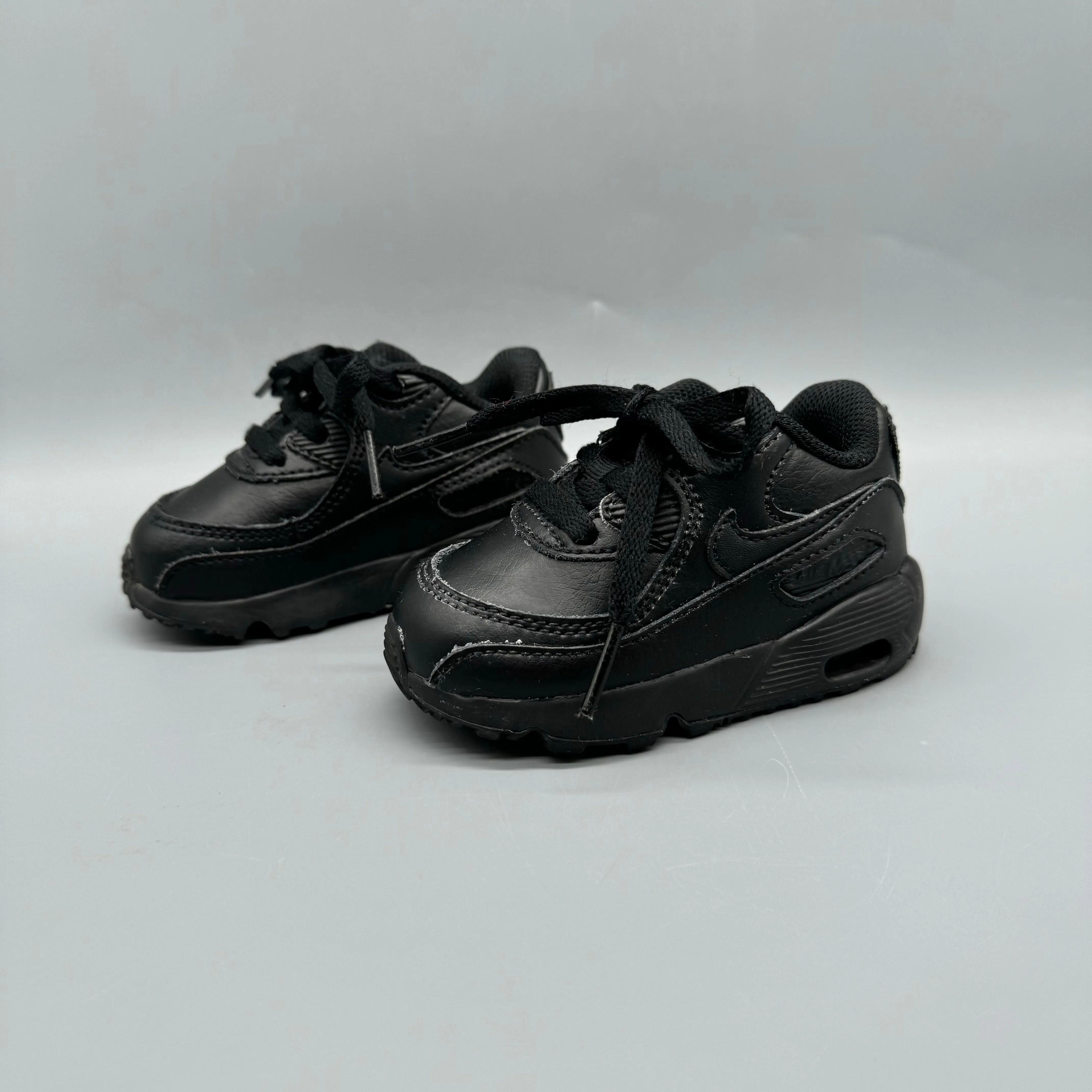 Signature Style Sleek cushioning Nike / Air Max 90 / Runner / US5