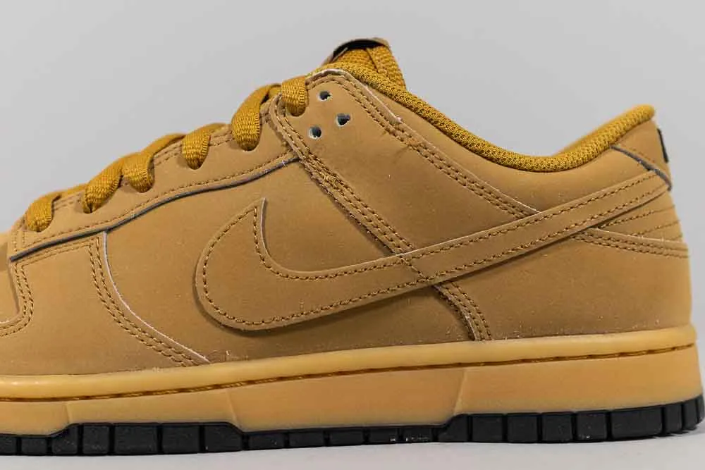 Nike Dunk Low 'Wheat' Holiday Outfit