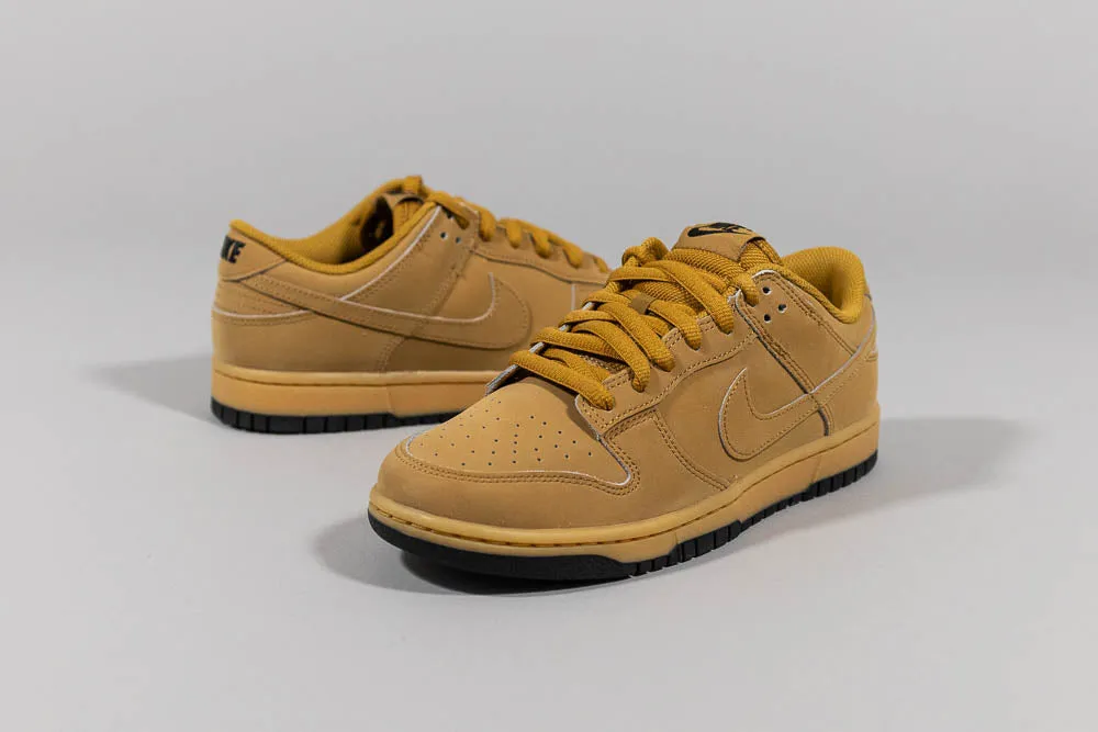 Cloudy Jog Kids Pick Nike Dunk Low 'Wheat'