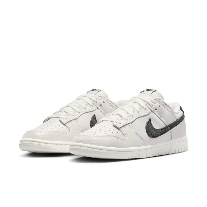 King Walk W Nike Dunk Low SE HQ3502-100