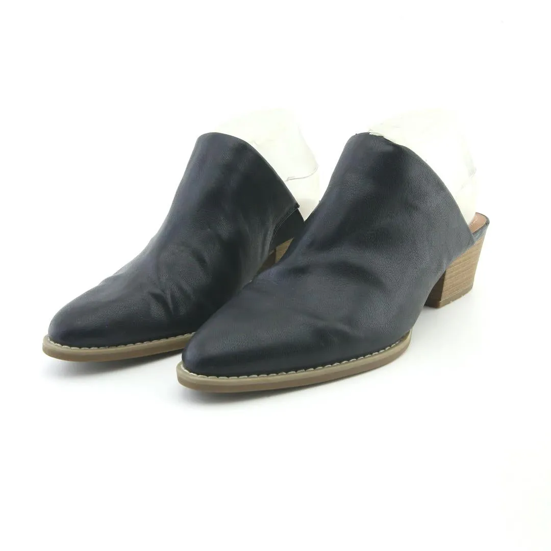 Pointed Toe UNIVERSAL THREAD .