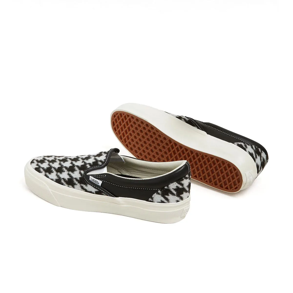 Premium Slip-on 98 'Black' snowy dancer