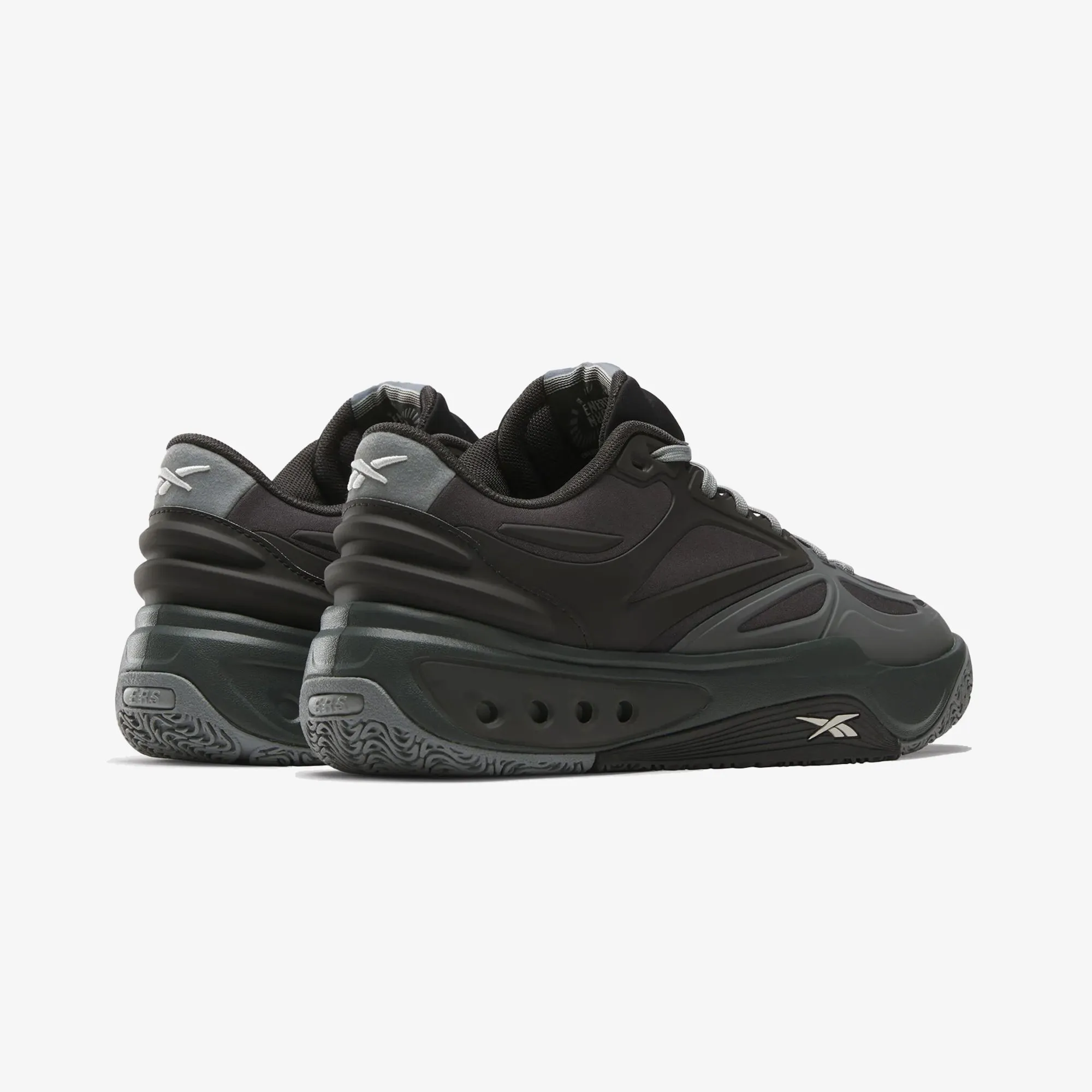 Reebok | ENGINE A BASKETBALL { BLACK Indoor closed - toe shoes
