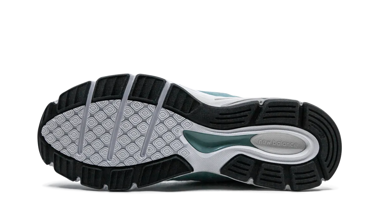 raised - heel shoes logo - sequined shoes 990 V4 "Mineral Sage"