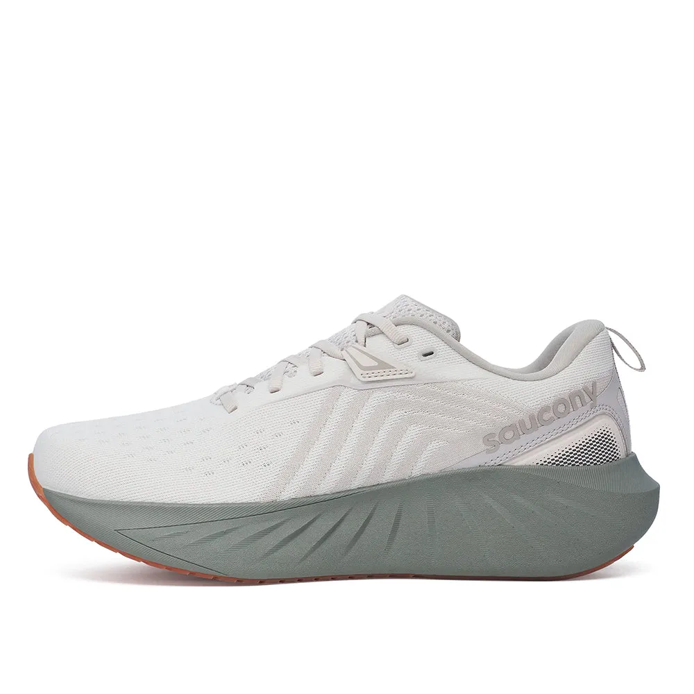 Adaptable to different terrains running in a pedestrian path area shoes Saucony Men's Triumph 22 Running Shoes