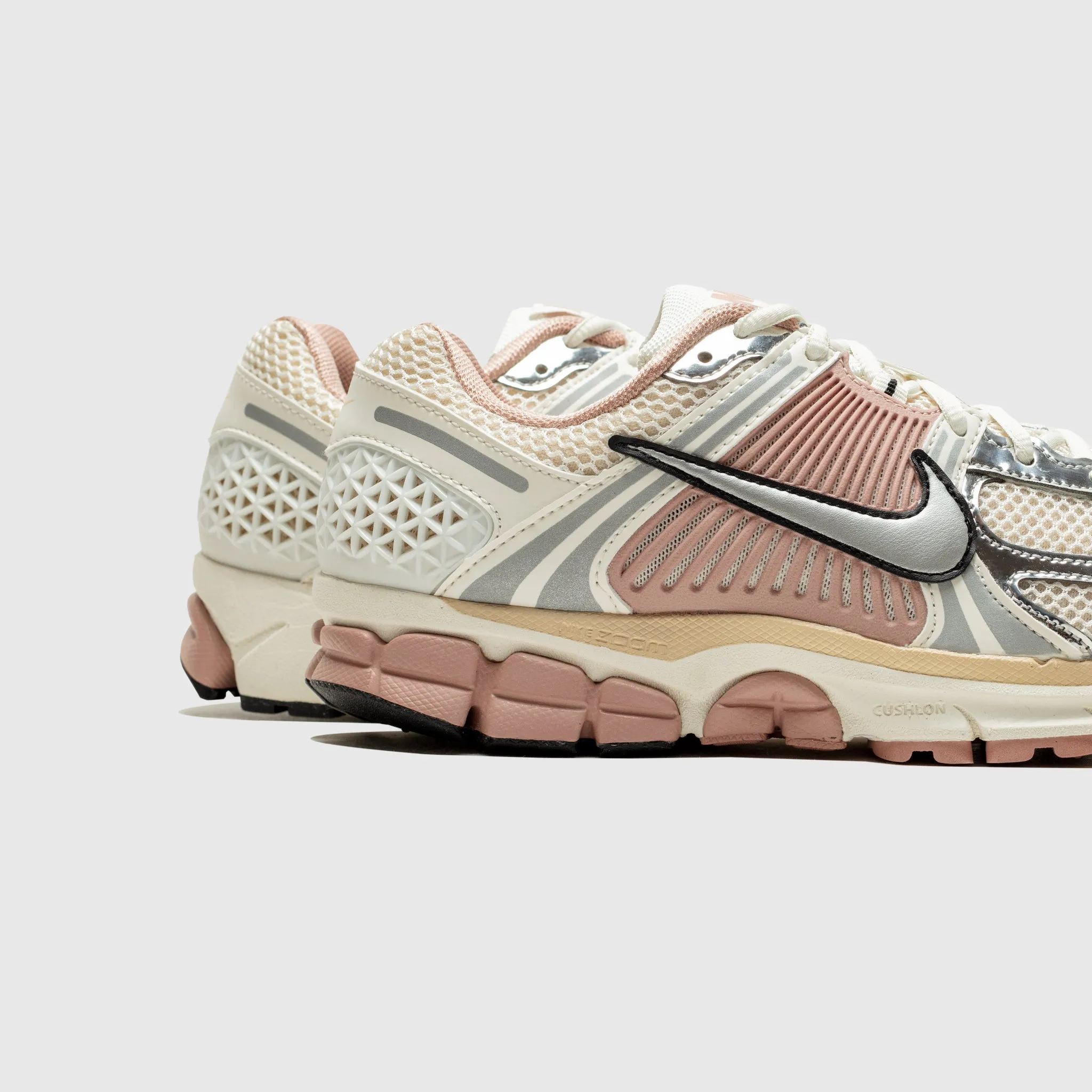 stretchy design WMNS ZOOM VOMERO 5 "PARTICLE PINK"