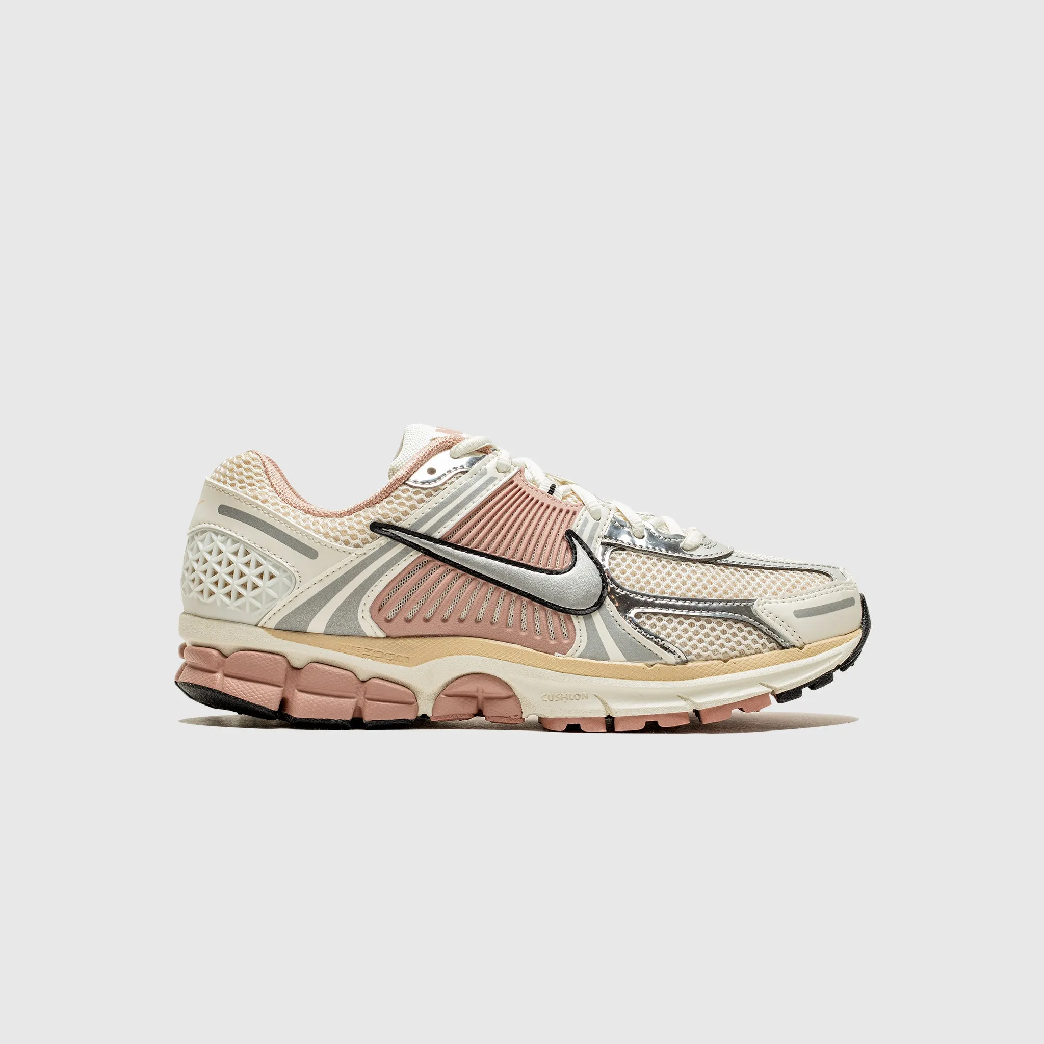 WMNS ZOOM VOMERO 5 "PARTICLE PINK" Flexible Sole Design Ultimate look