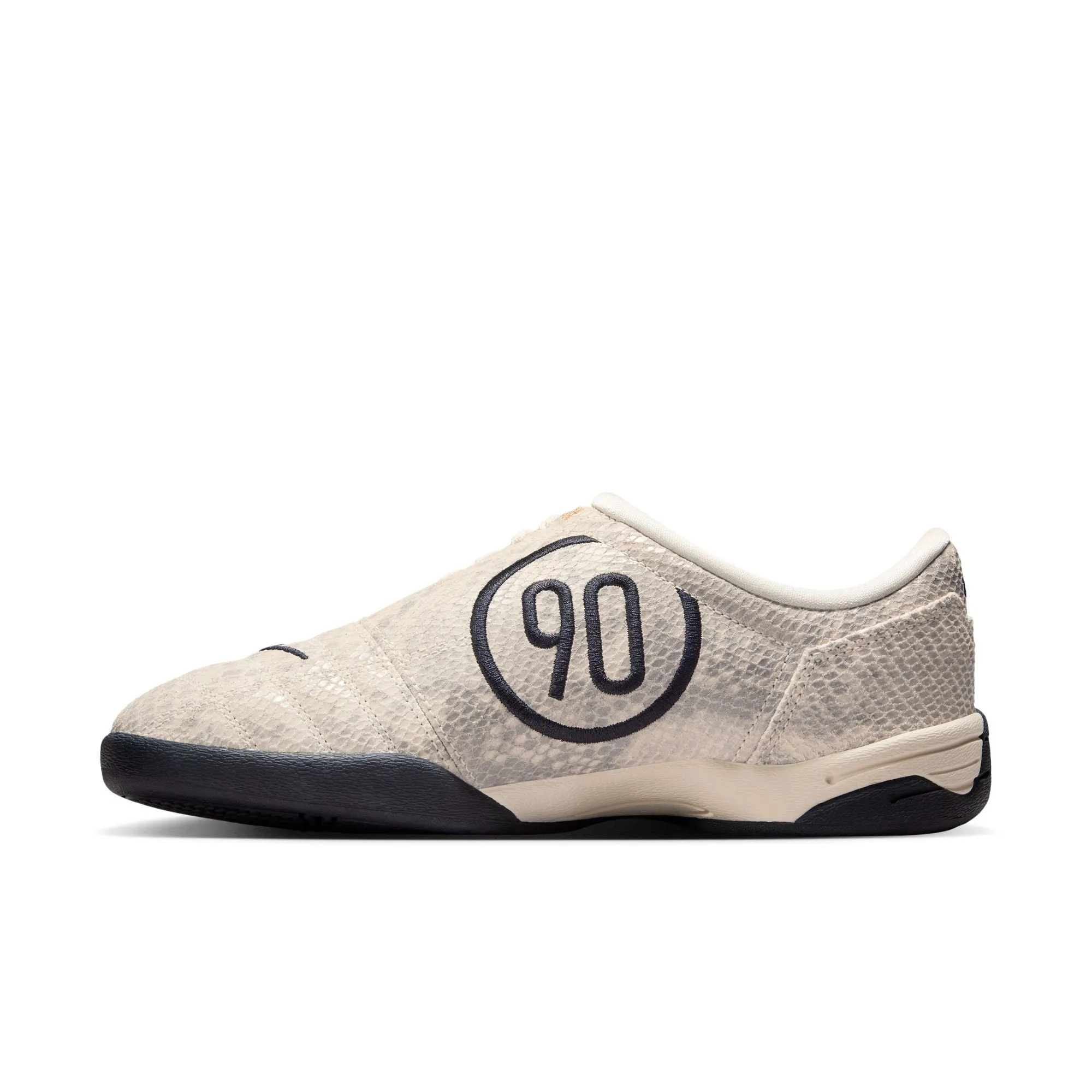 Air Boost Fast Track W Nike Total 90 SE IB4204-100