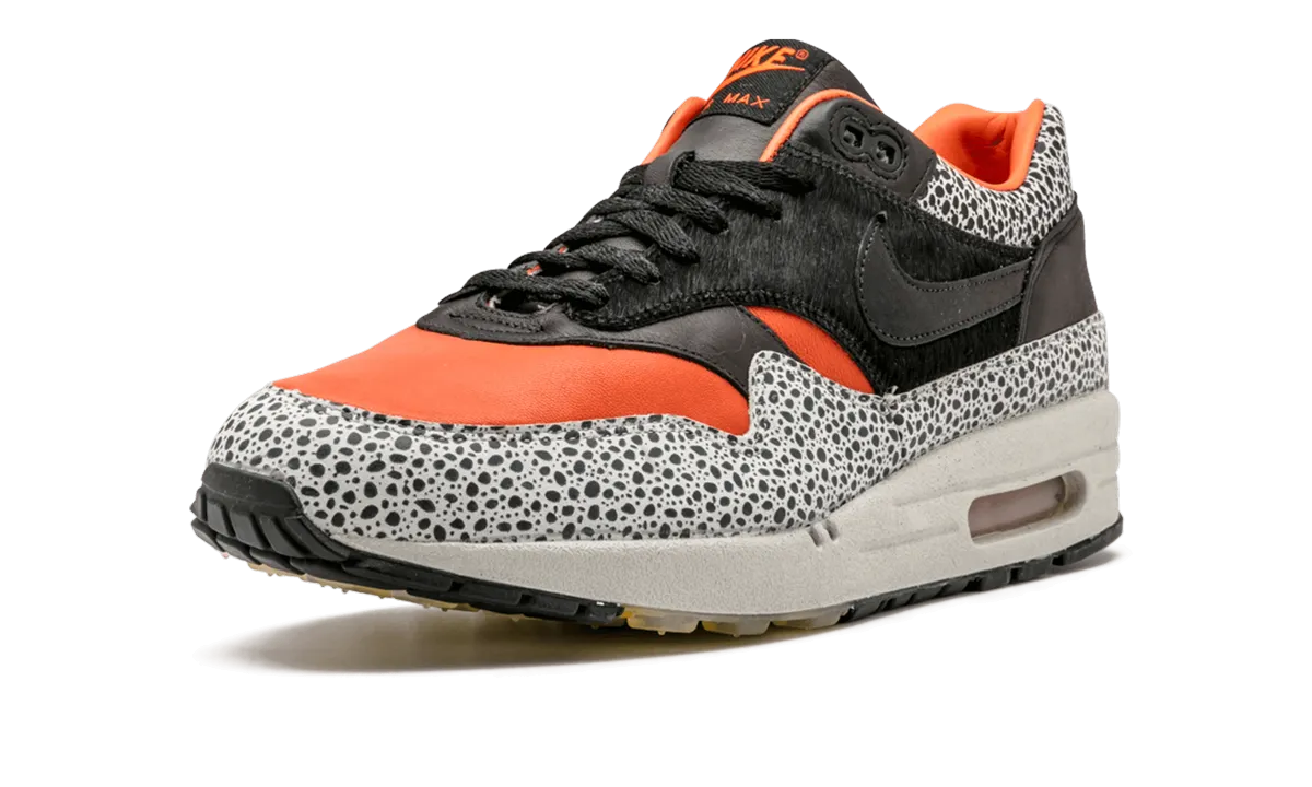 Air Max 1 Supreme QK "Safari Pack" color - fast running on a synthetic track shoes